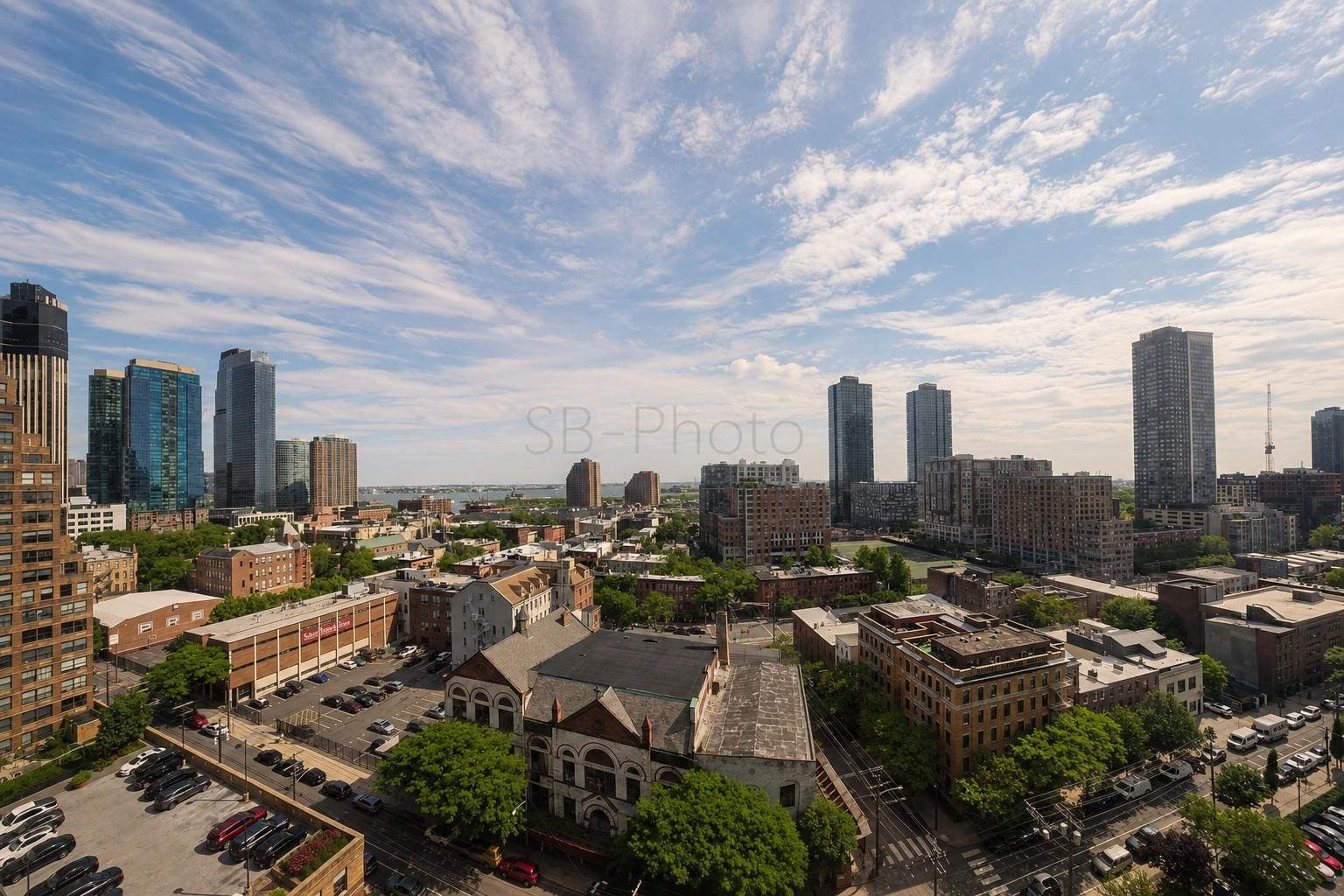135 MONTGOMERY ST Unit: 17