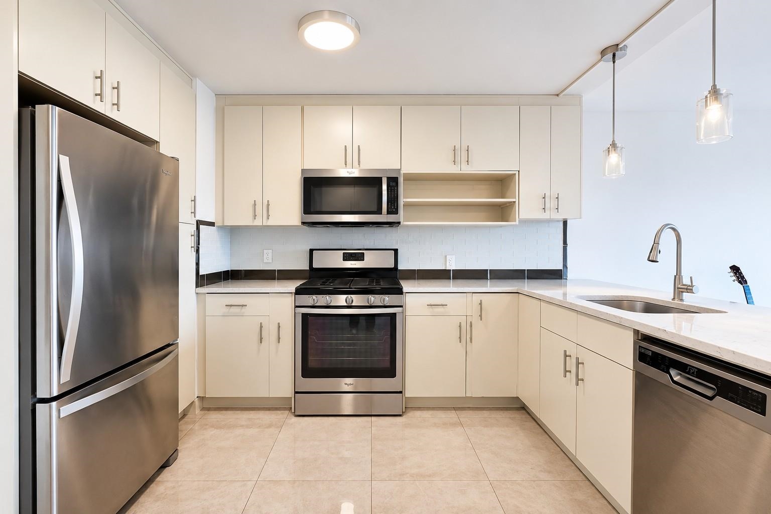 135 MONTGOMERY ST Unit: 17