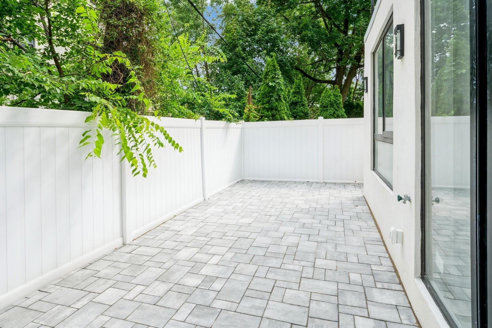 32 JONES ST Unit: 102