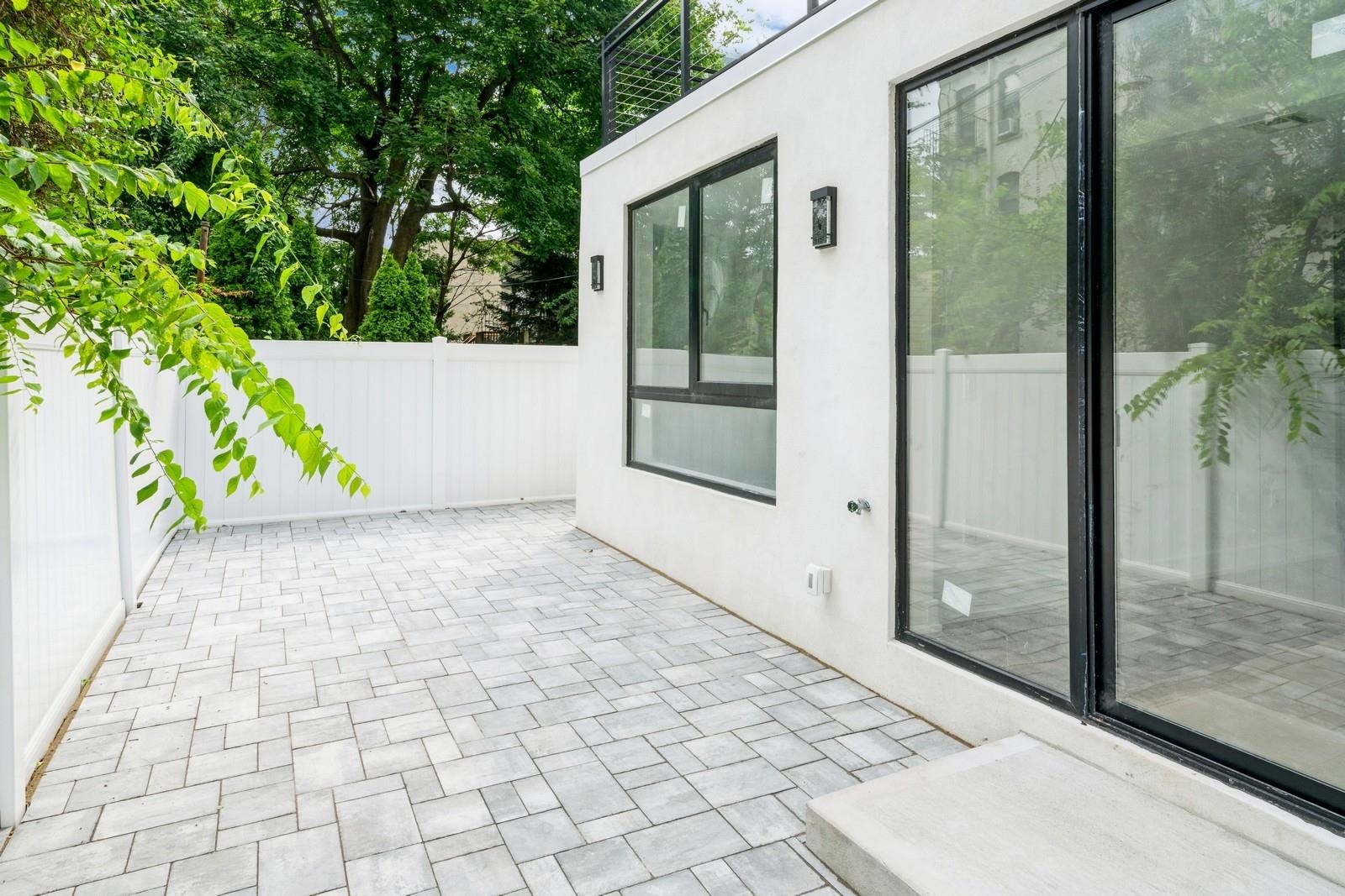 32 JONES ST Unit: 102