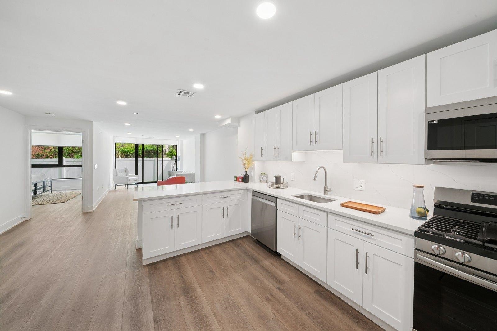 32 JONES ST Unit: 102