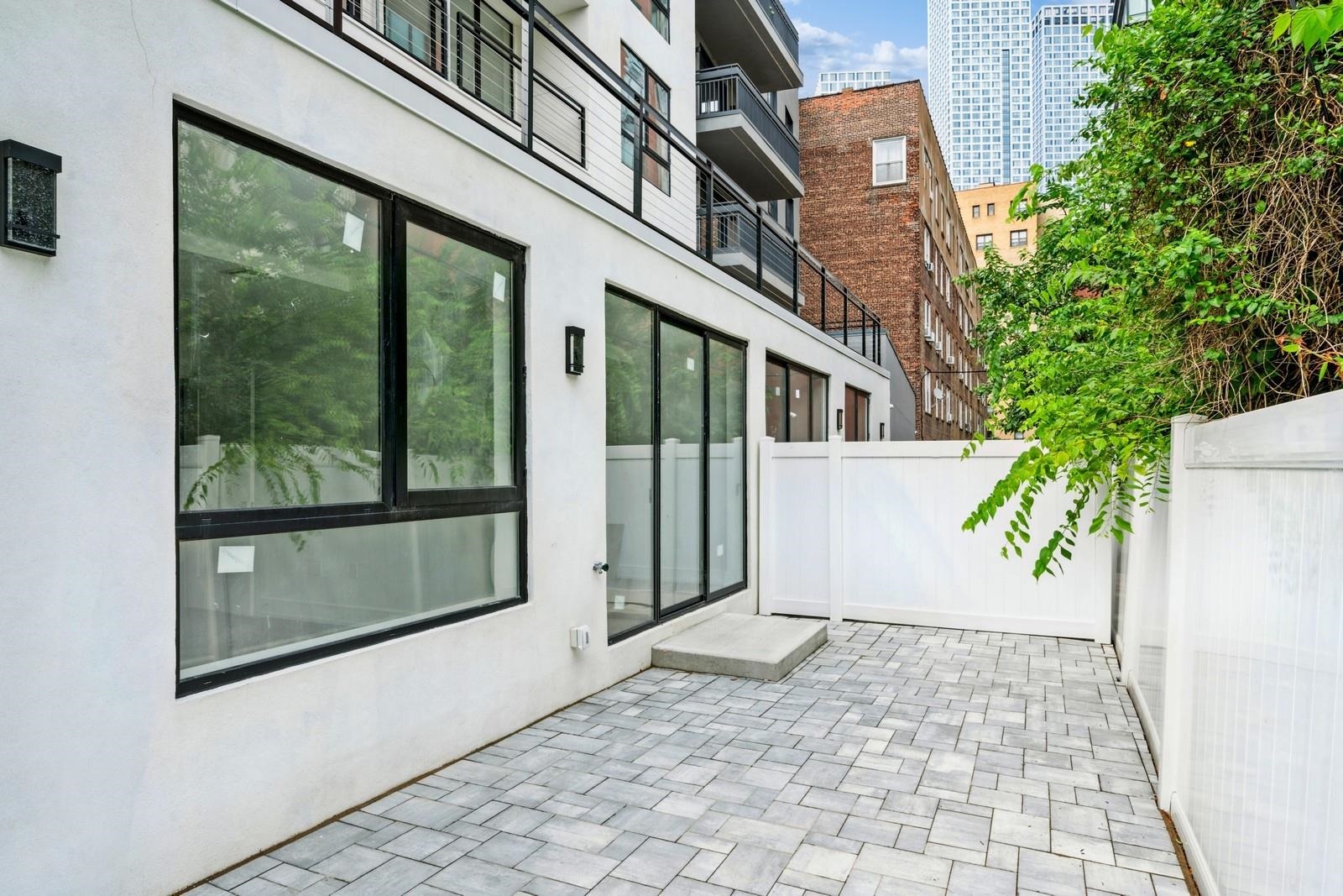 32 JONES ST Unit: 102