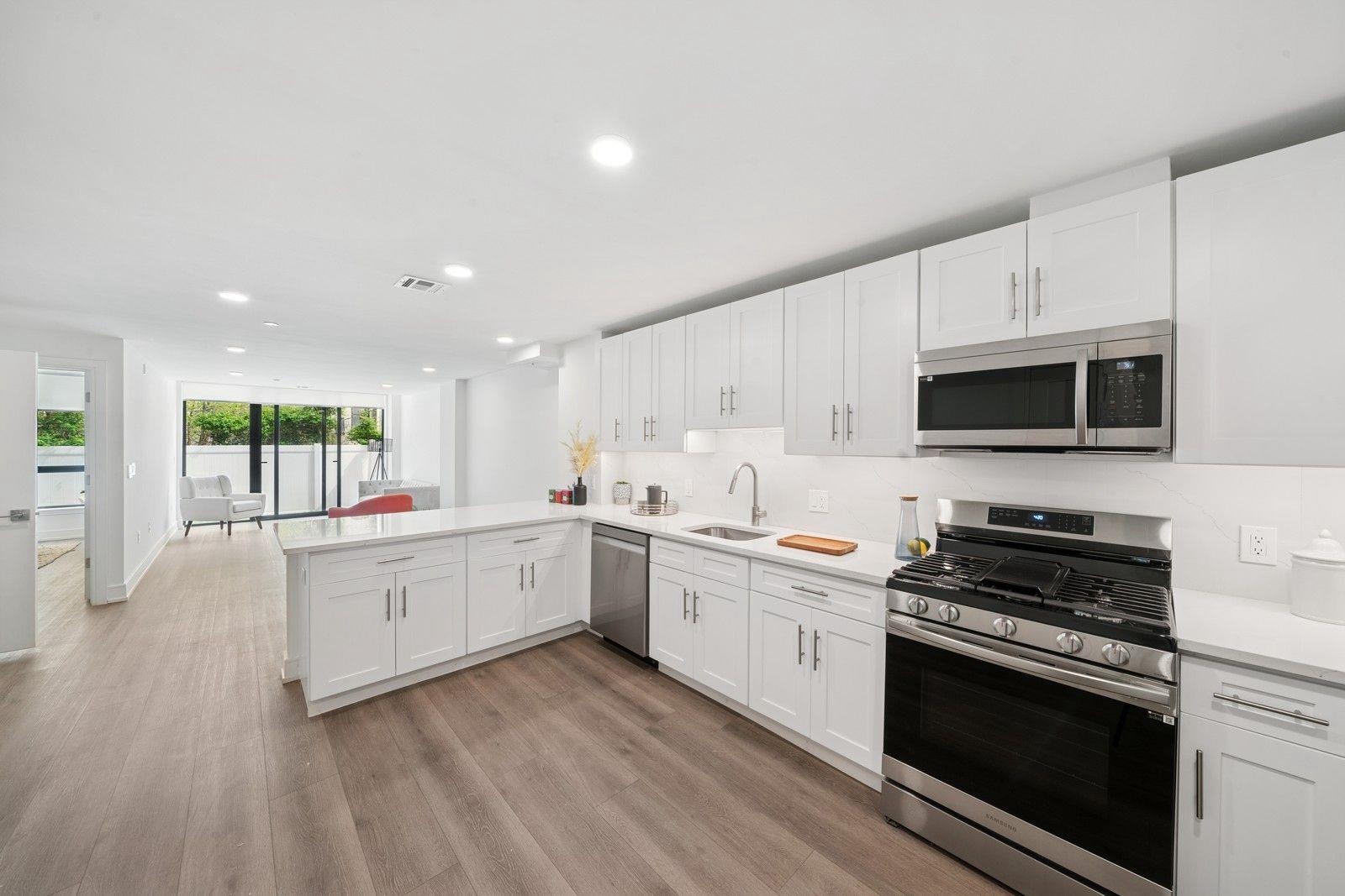 32 JONES ST Unit: 102