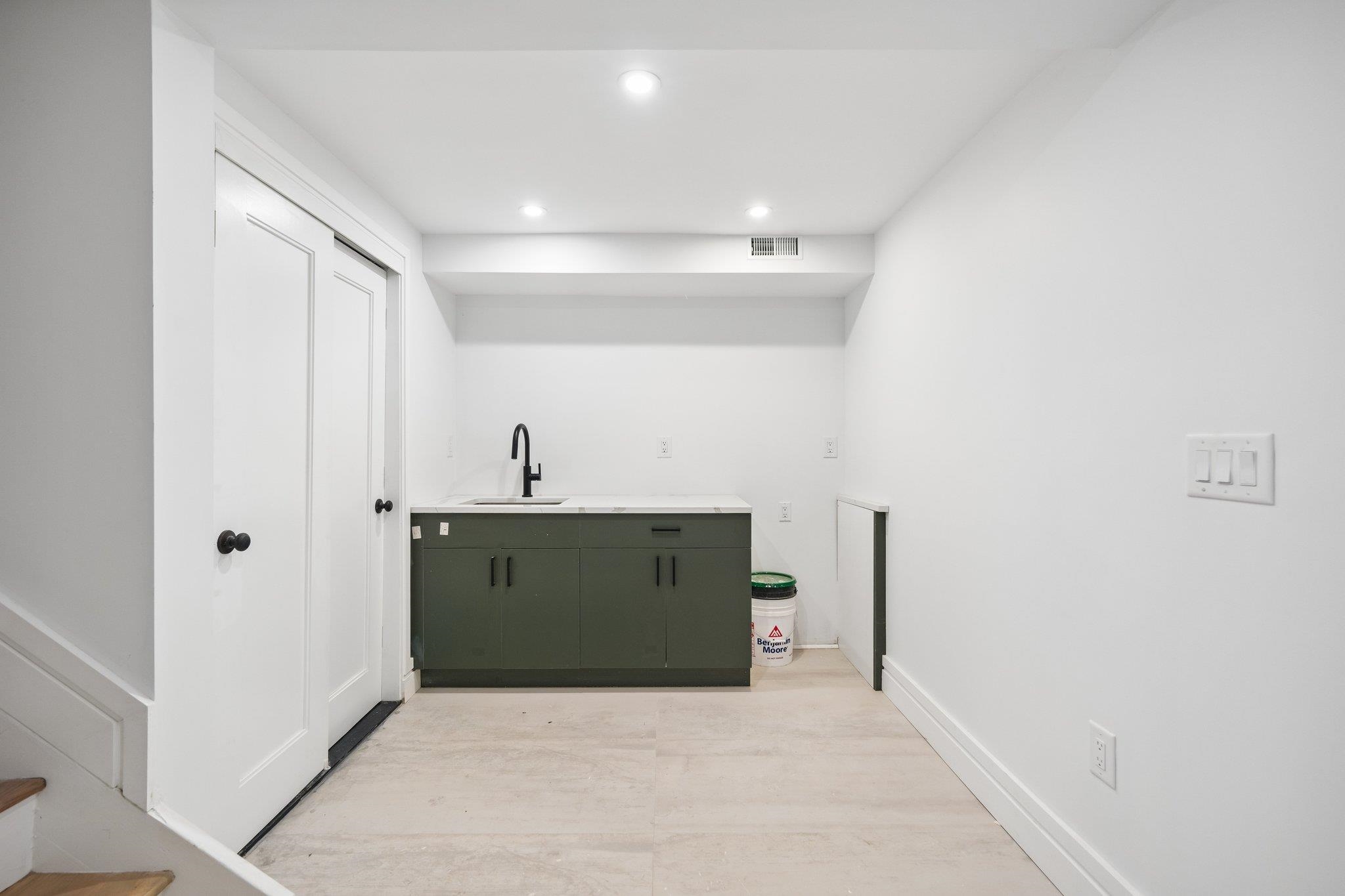 113 LINCOLN ST Unit: 1R