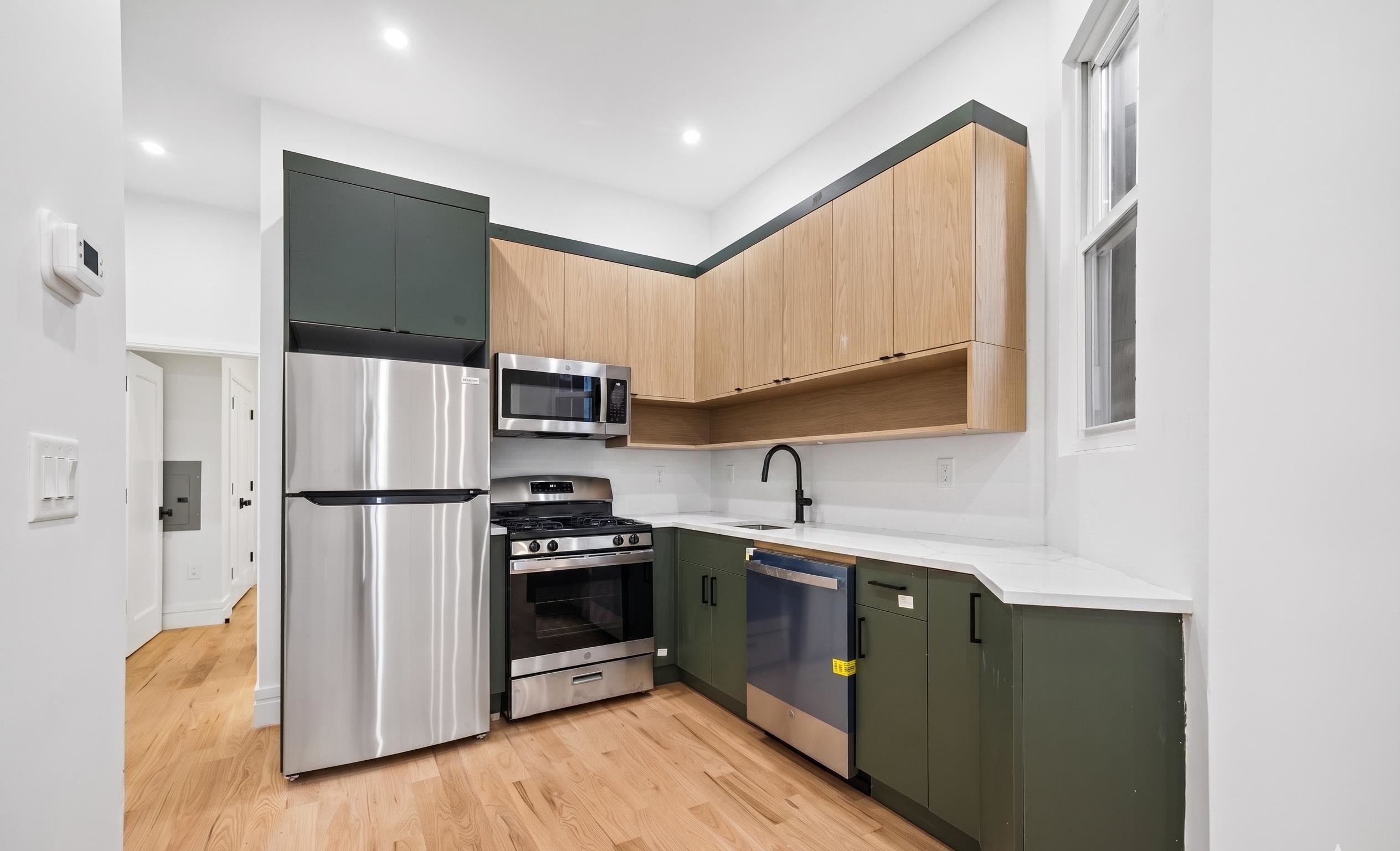 113 LINCOLN ST Unit: 1R