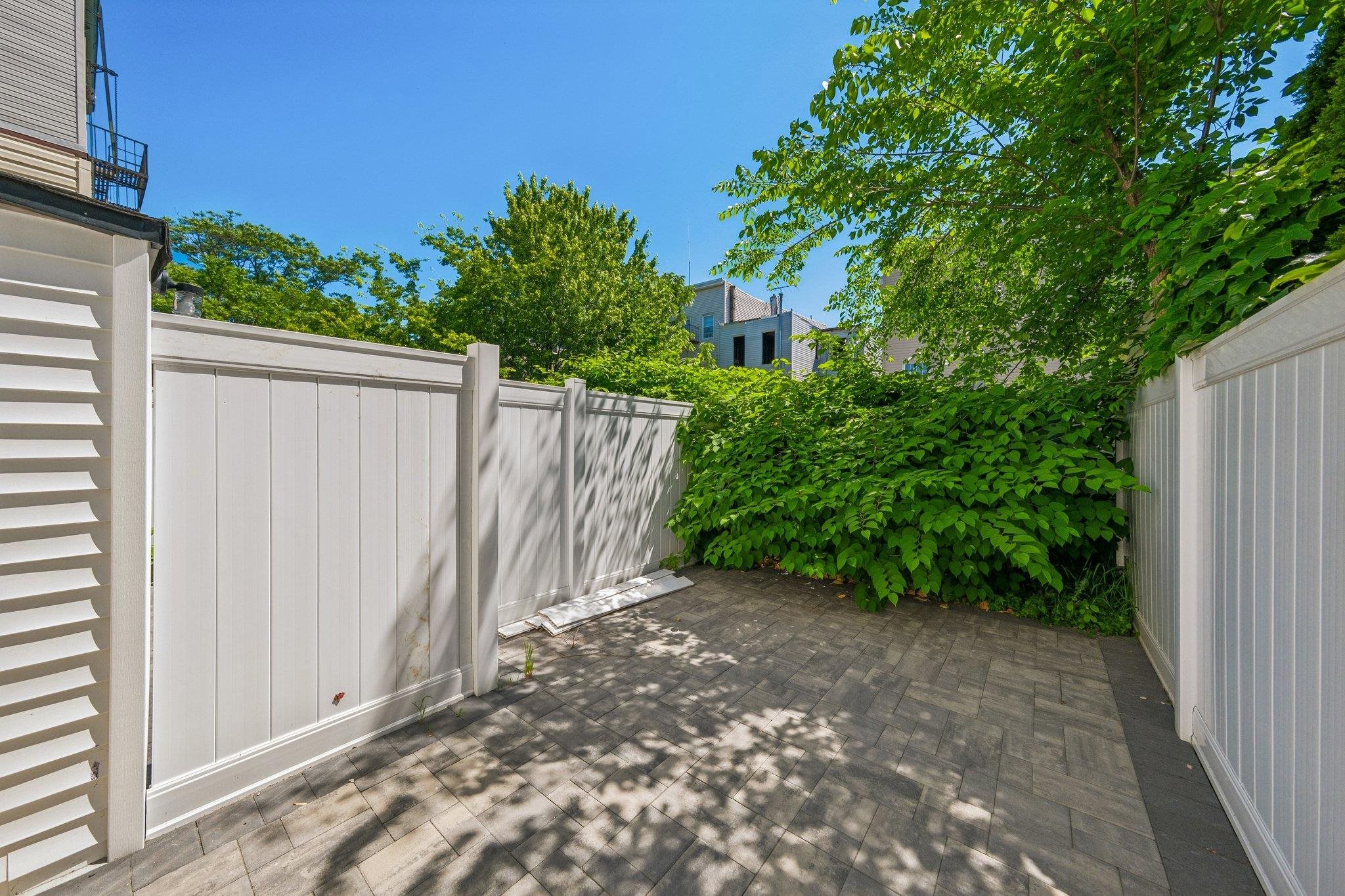 113 LINCOLN ST Unit: 1R