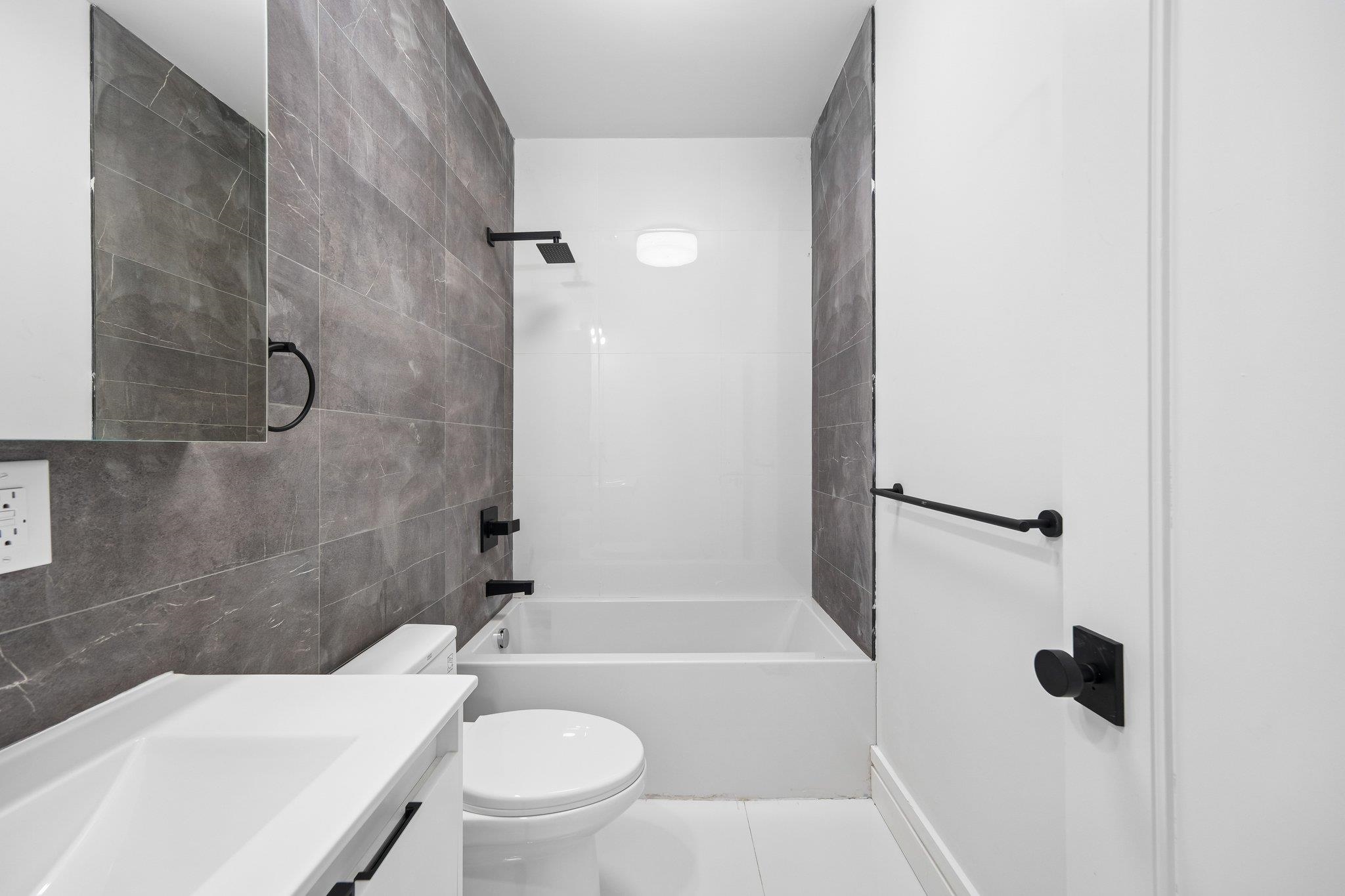 113 LINCOLN ST Unit: 1R