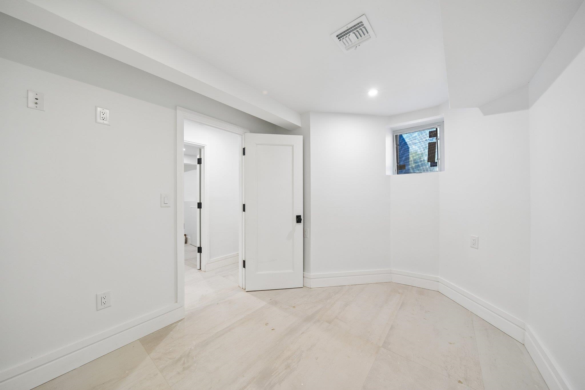 113 LINCOLN ST Unit: 1R