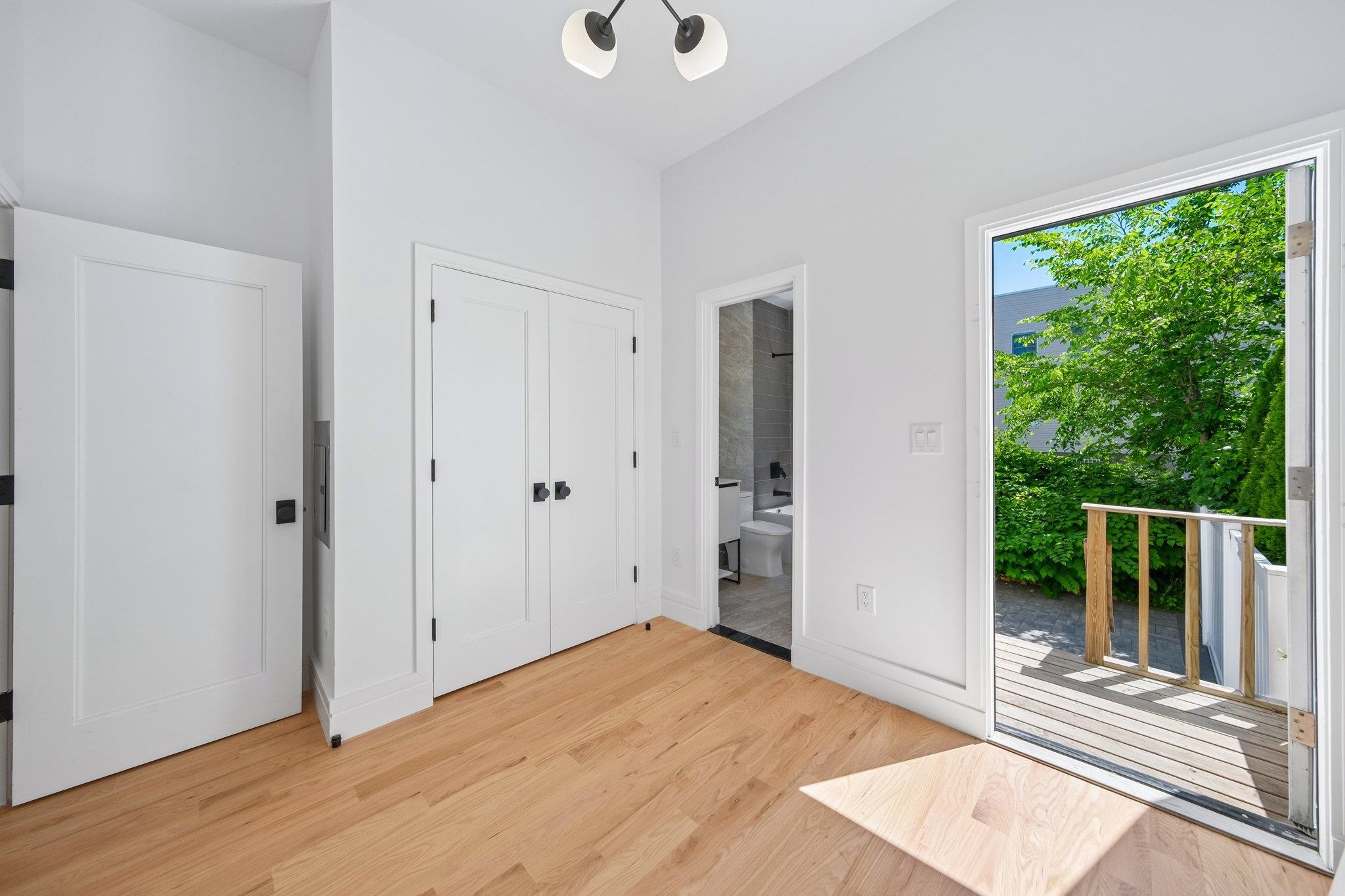 113 LINCOLN ST Unit: 1R