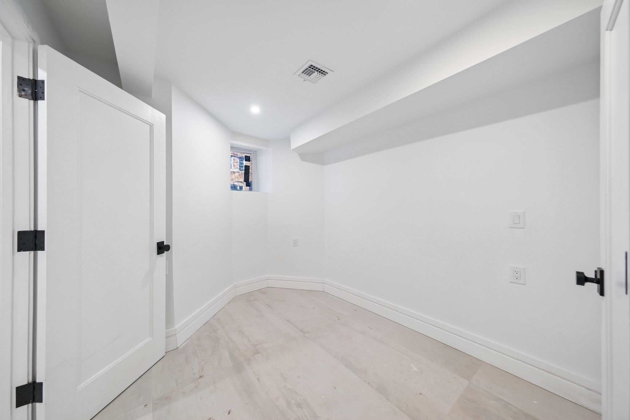 113 LINCOLN ST Unit: 1R