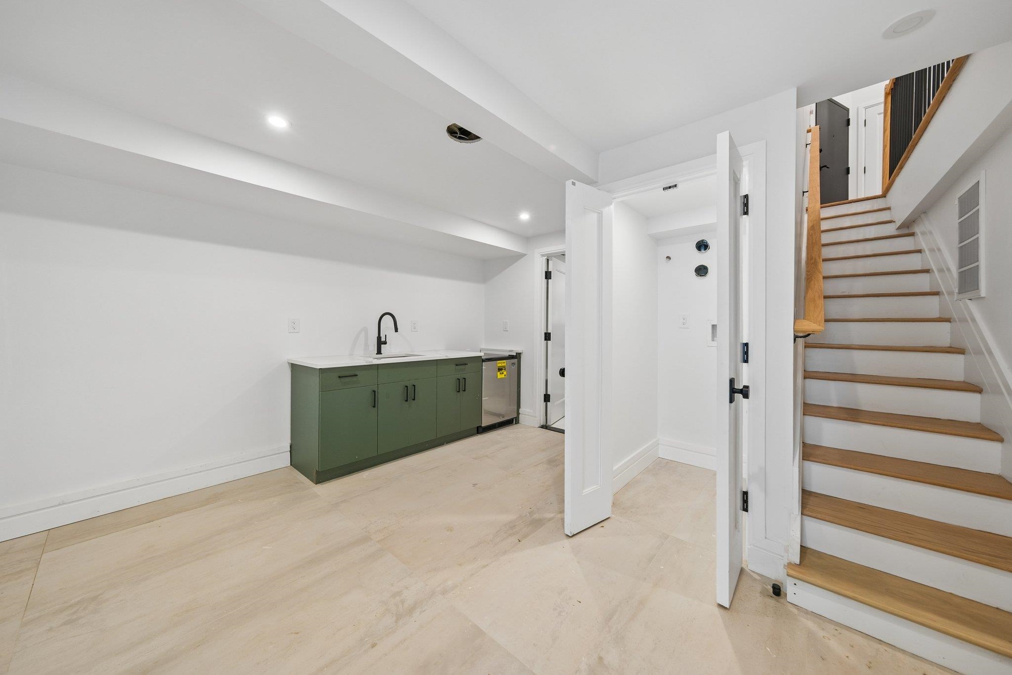 113 LINCOLN ST Unit: 1R