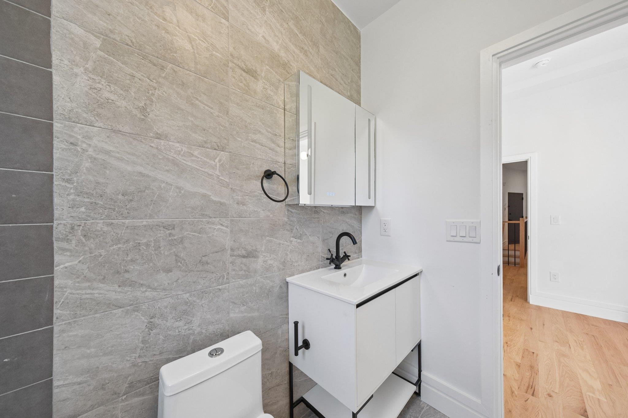 113 LINCOLN ST Unit: 1R