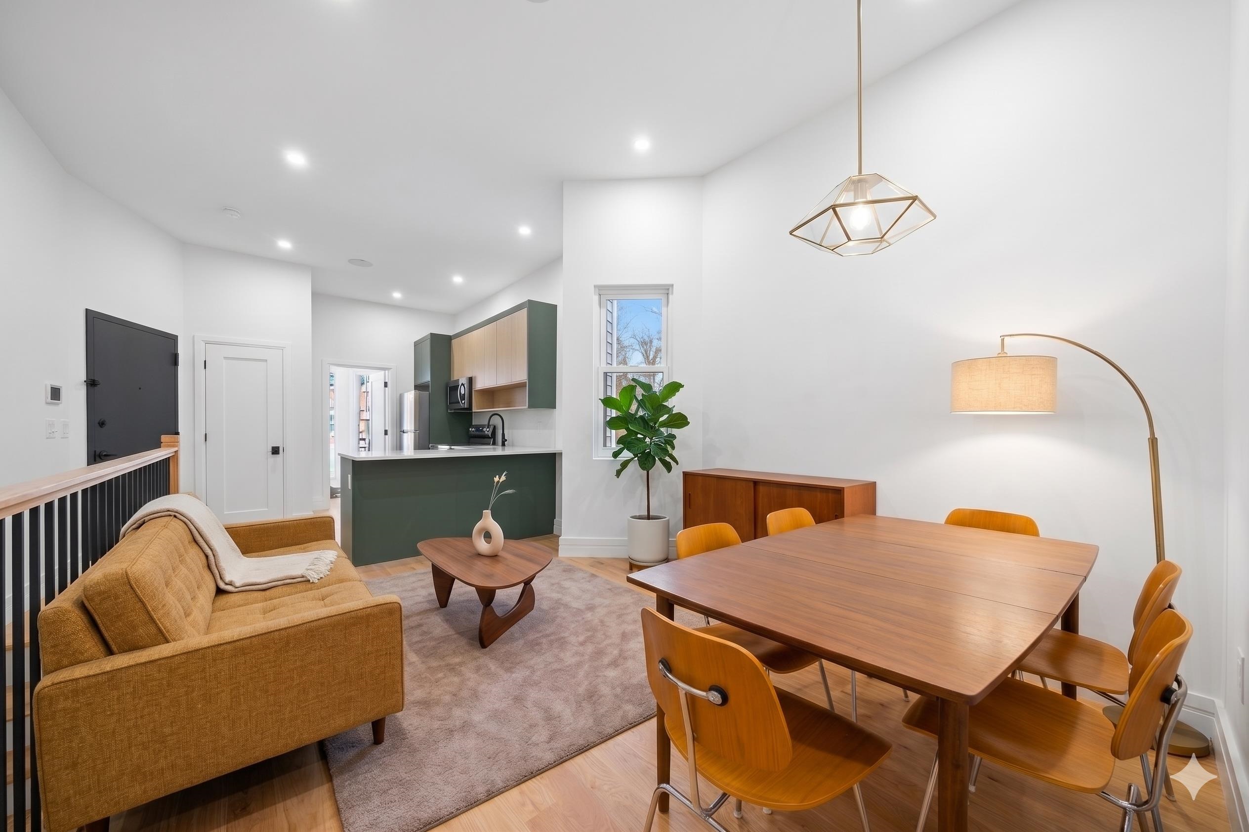 113 LINCOLN ST Unit: 1R