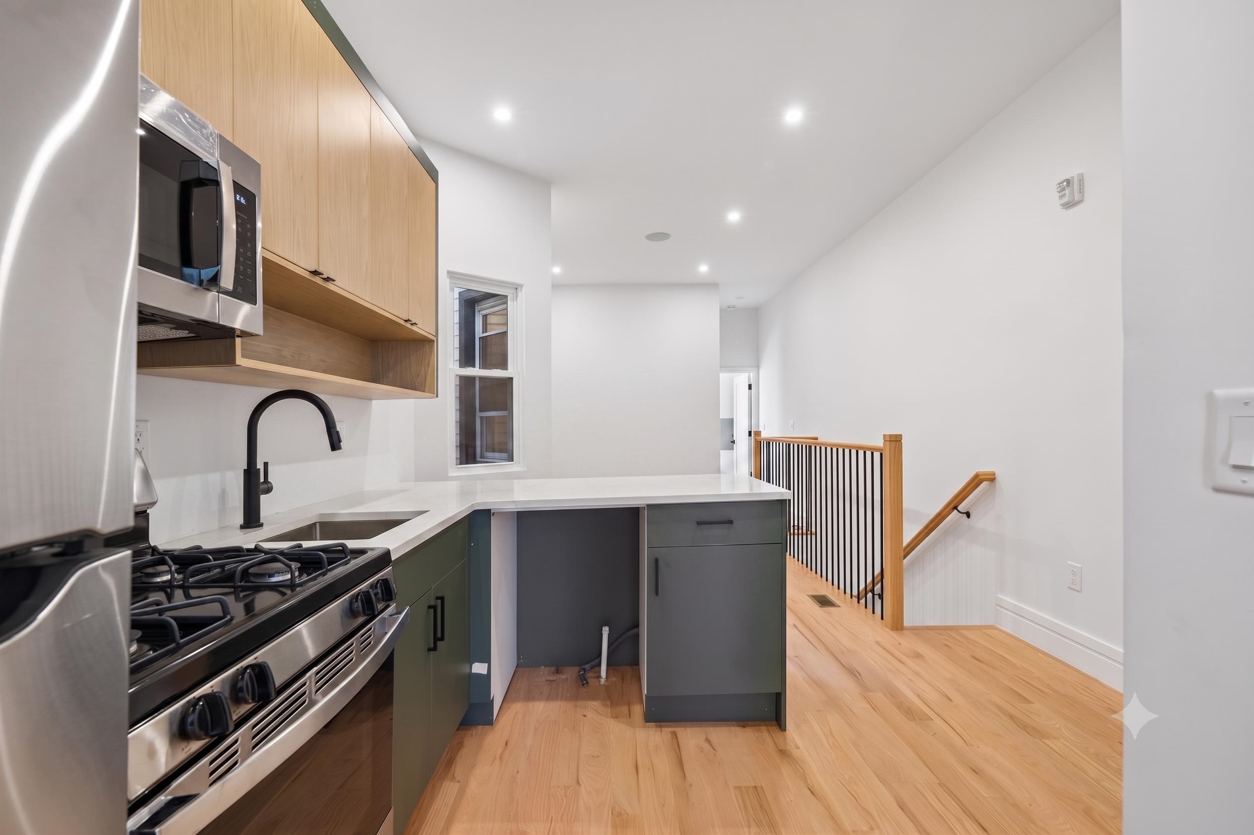 113 LINCOLN ST Unit: 1R