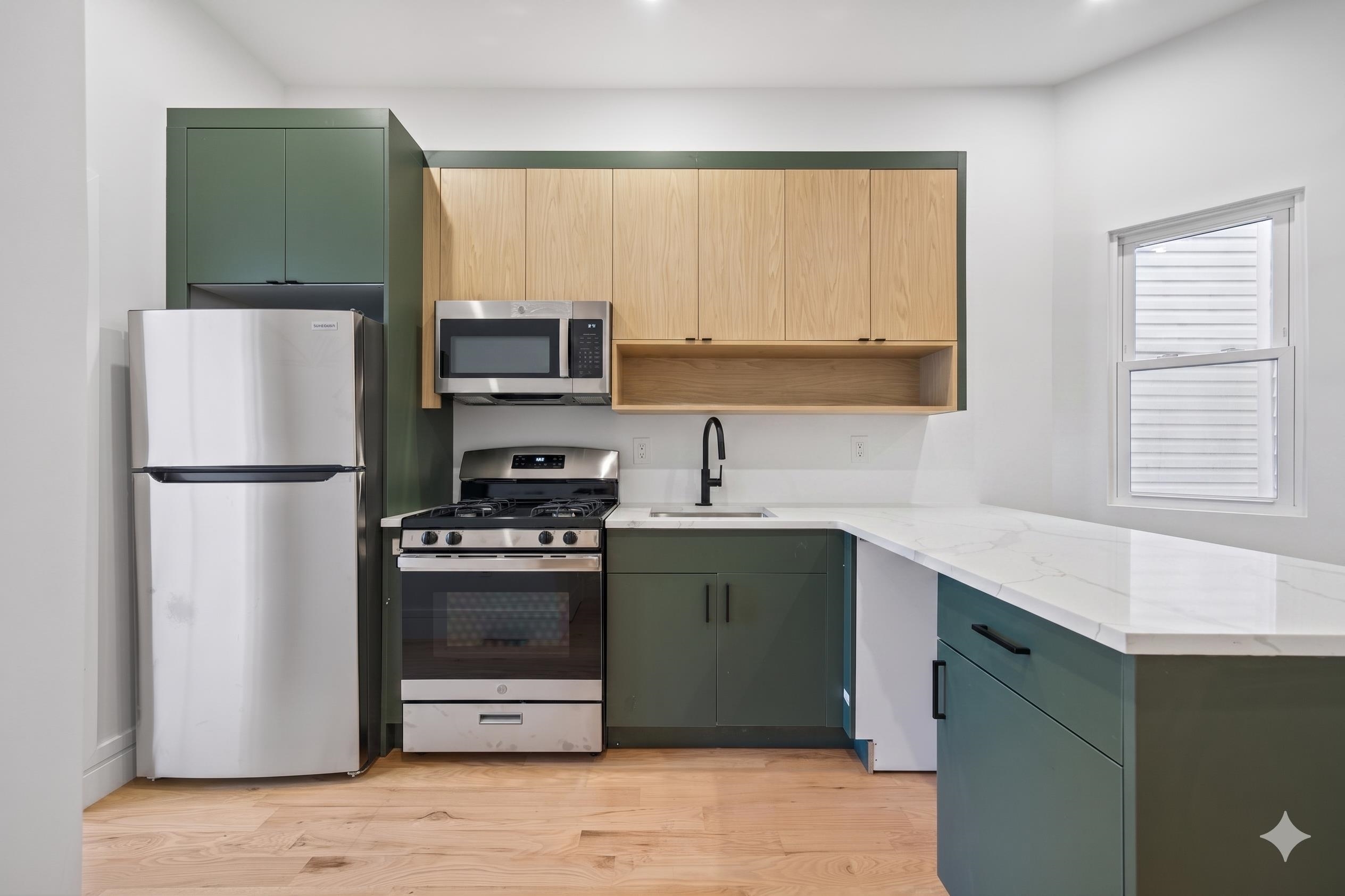 113 LINCOLN ST Unit: 1R