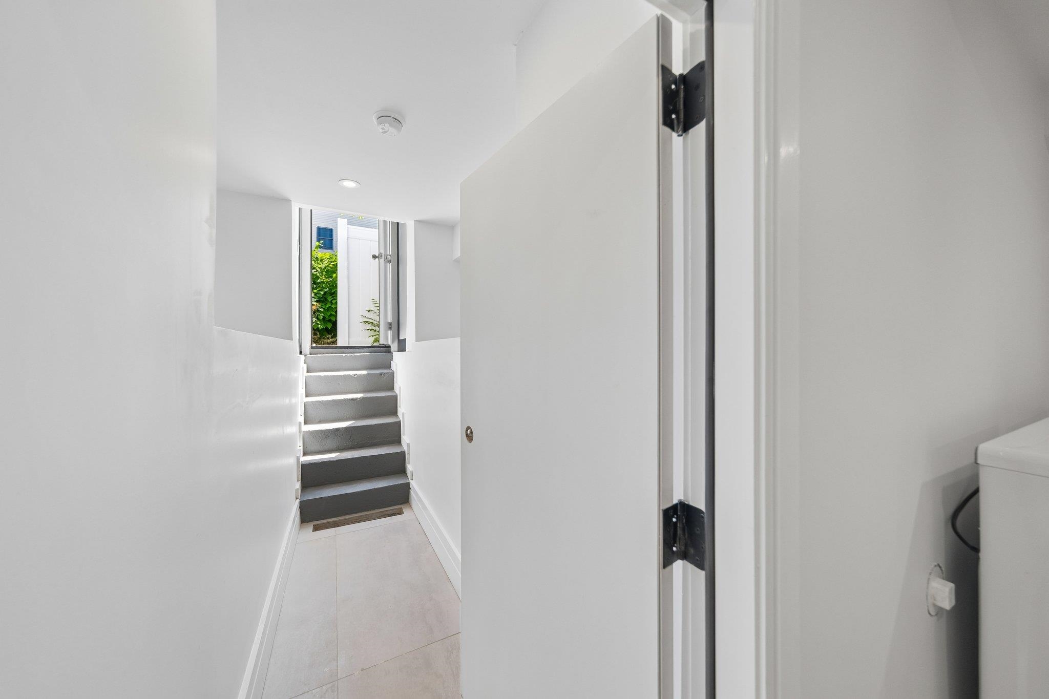 113 LINCOLN ST Unit: 1R