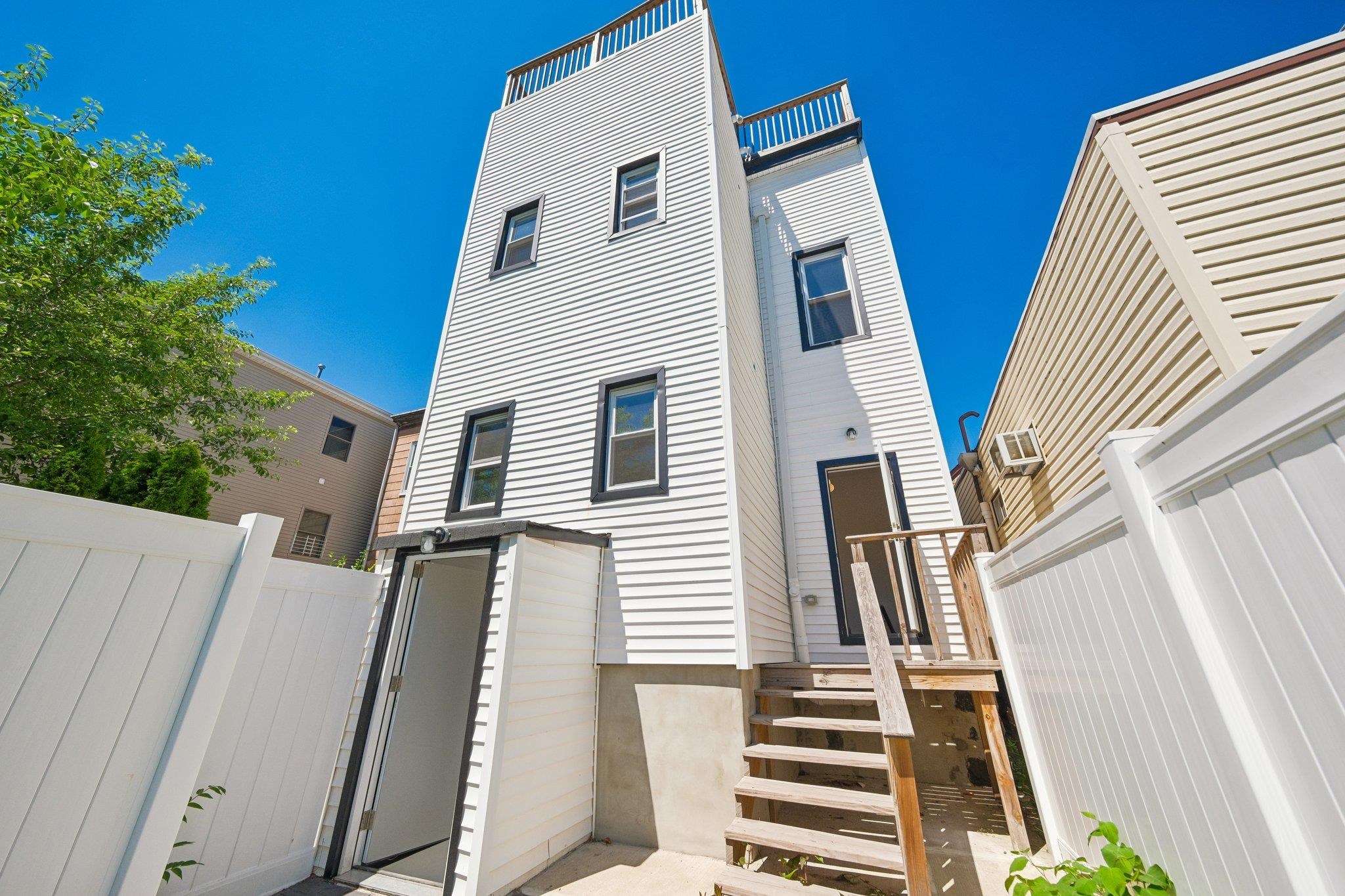 113 LINCOLN ST Unit: 1R