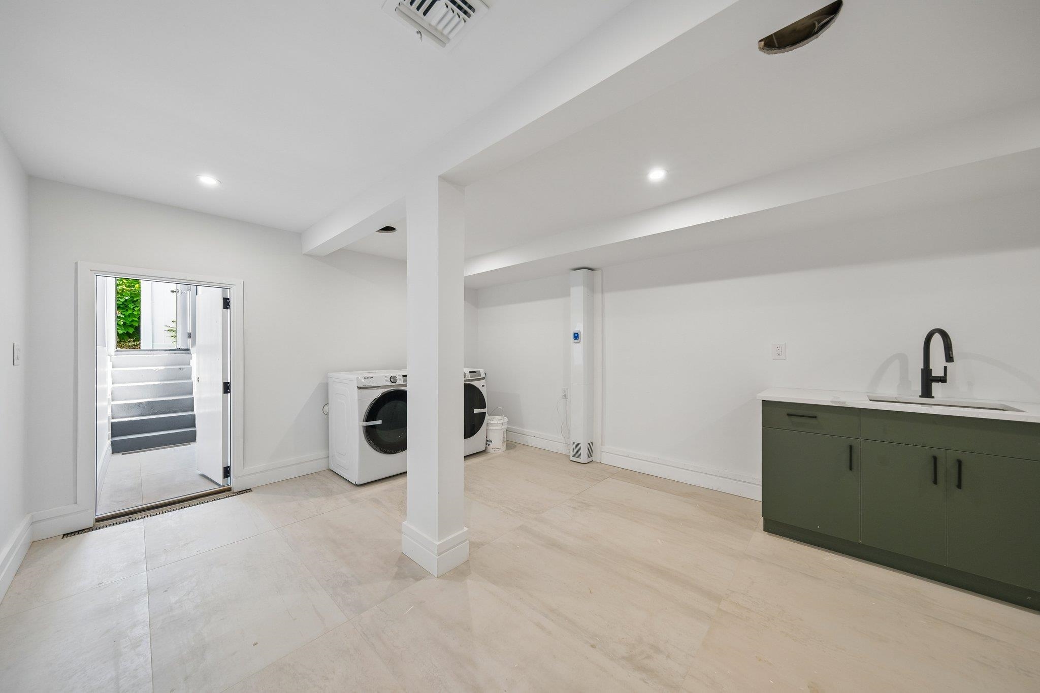 113 LINCOLN ST Unit: 1R