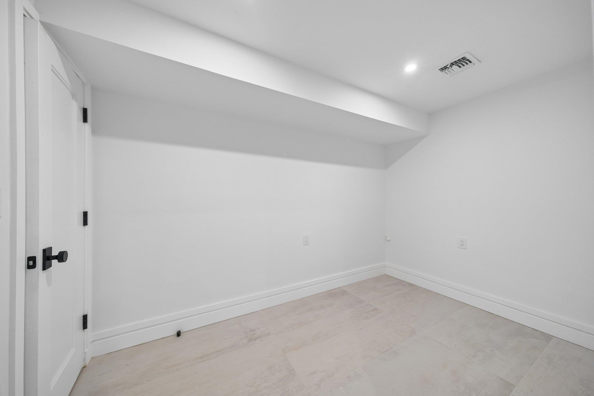 113 LINCOLN ST Unit: 1R