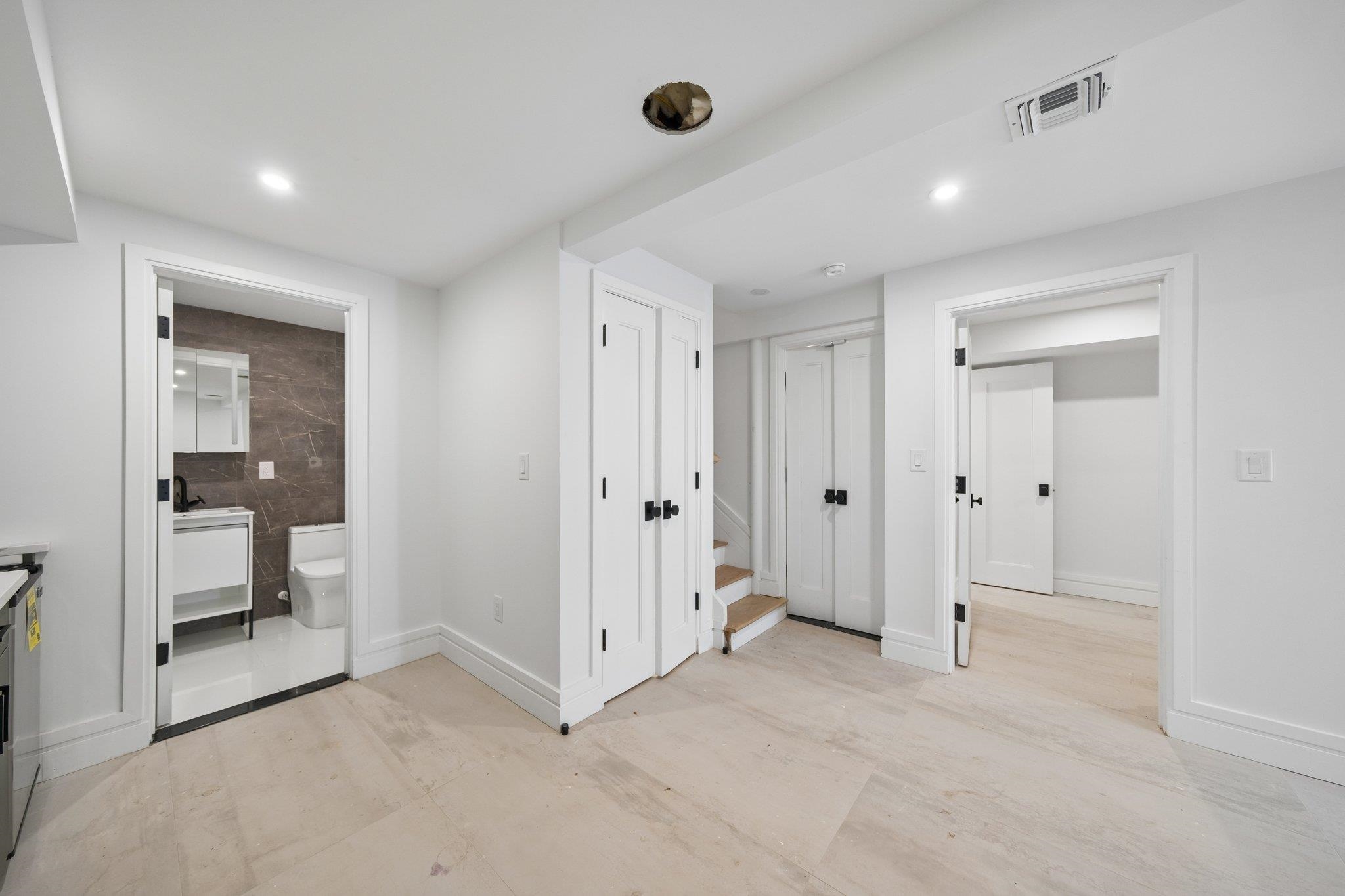 113 LINCOLN ST Unit: 1R