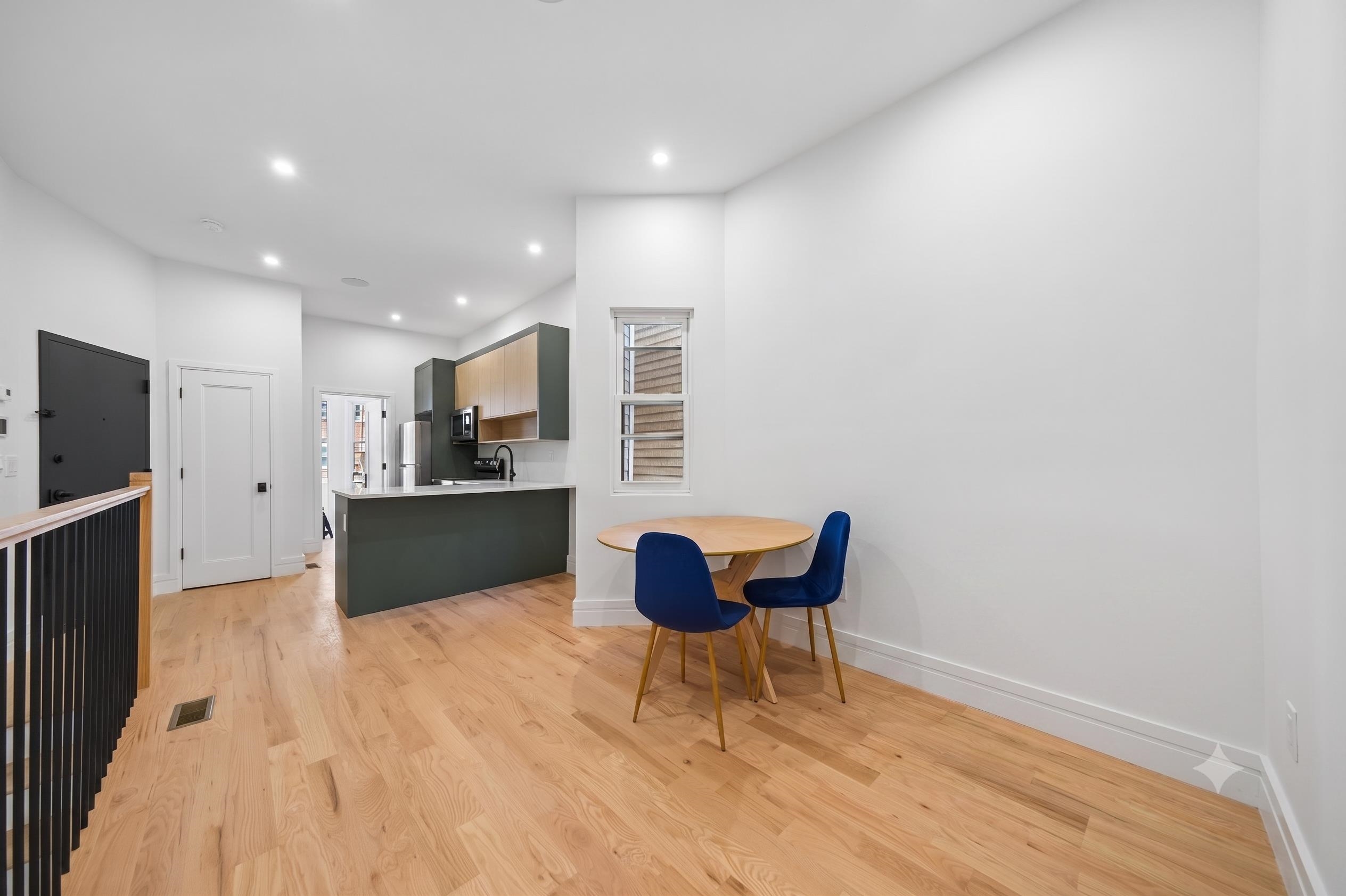 113 LINCOLN ST Unit: 1R
