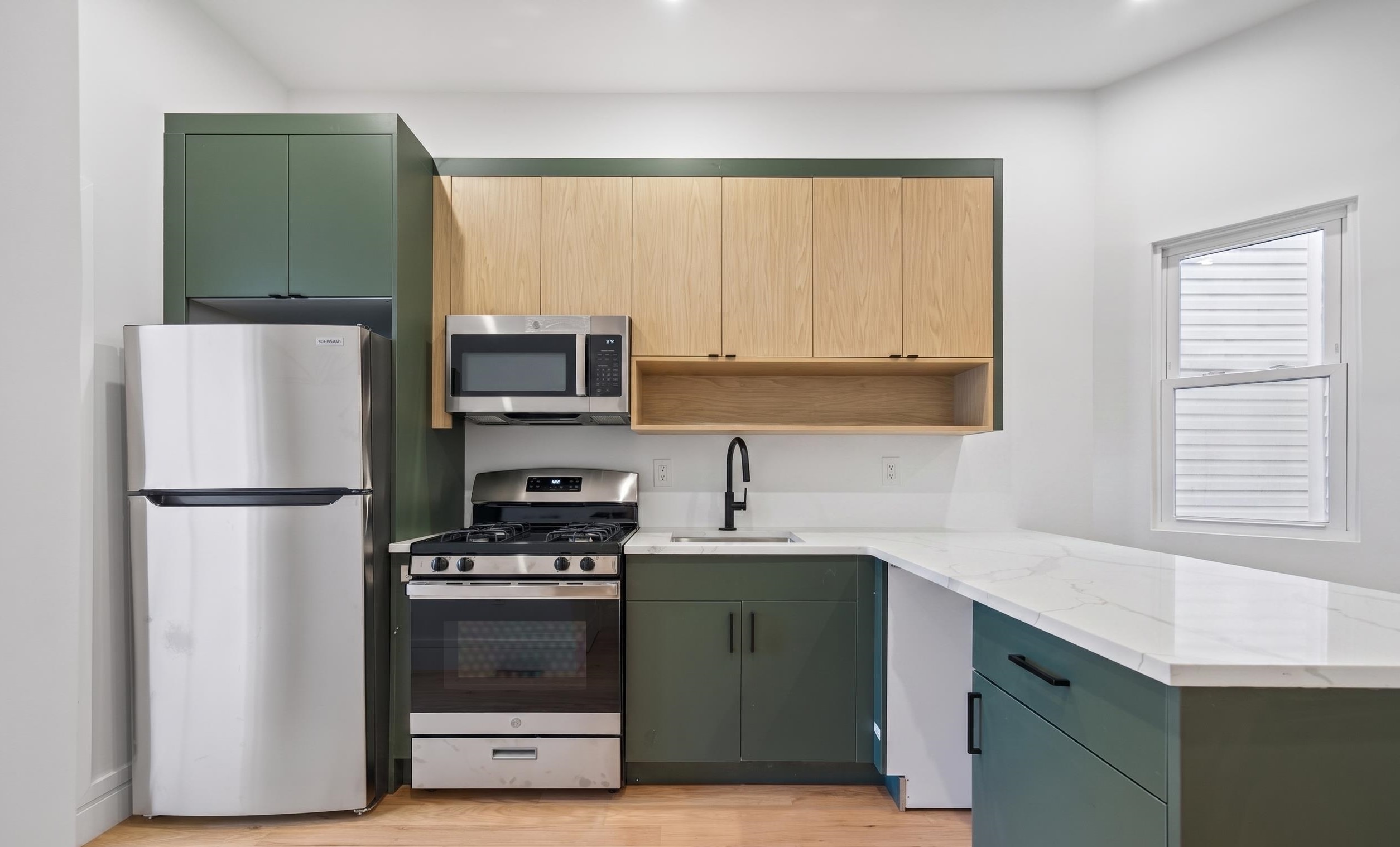 113 LINCOLN ST Unit: 1R
