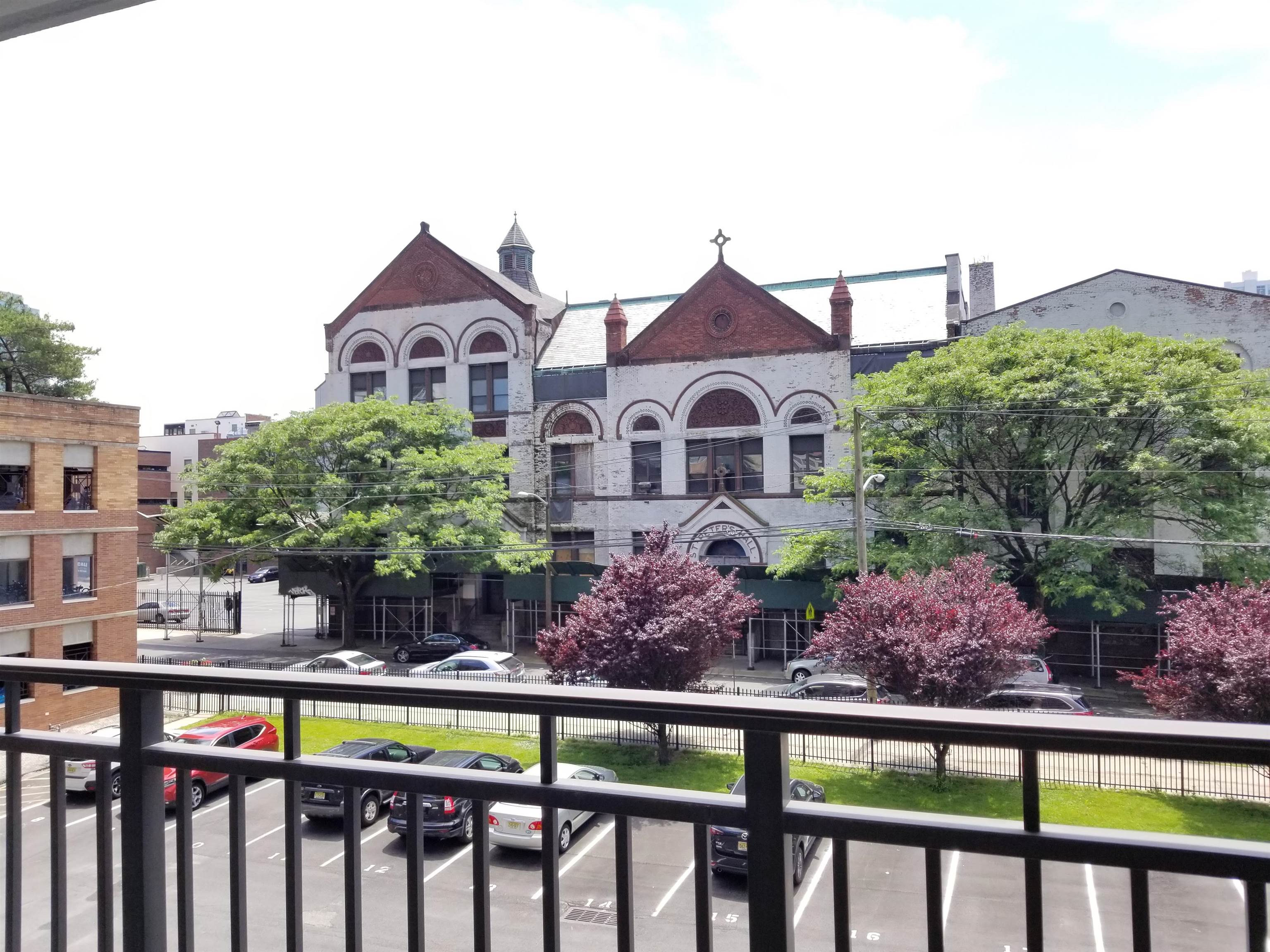 135 MONTGOMERY ST Unit: 3
