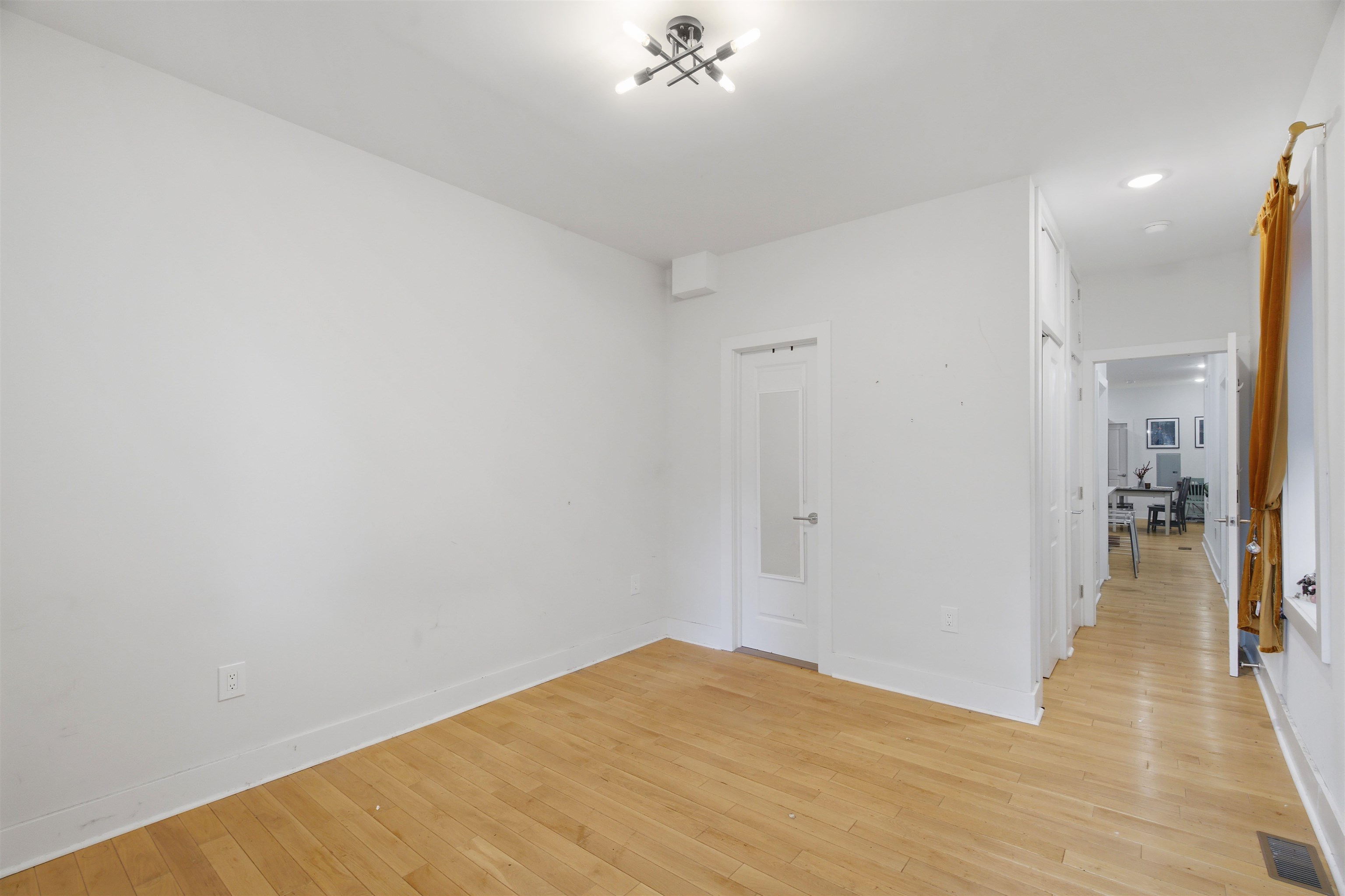 684 SUMMIT AVE Unit: A1