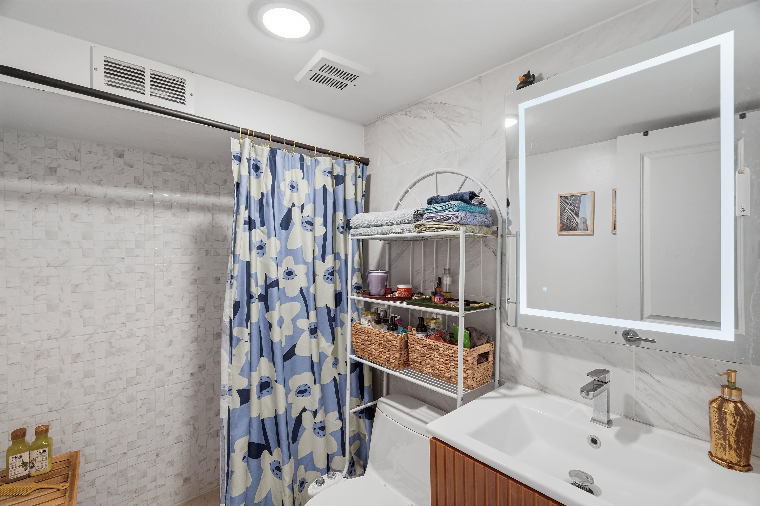 684 SUMMIT AVE Unit: A1