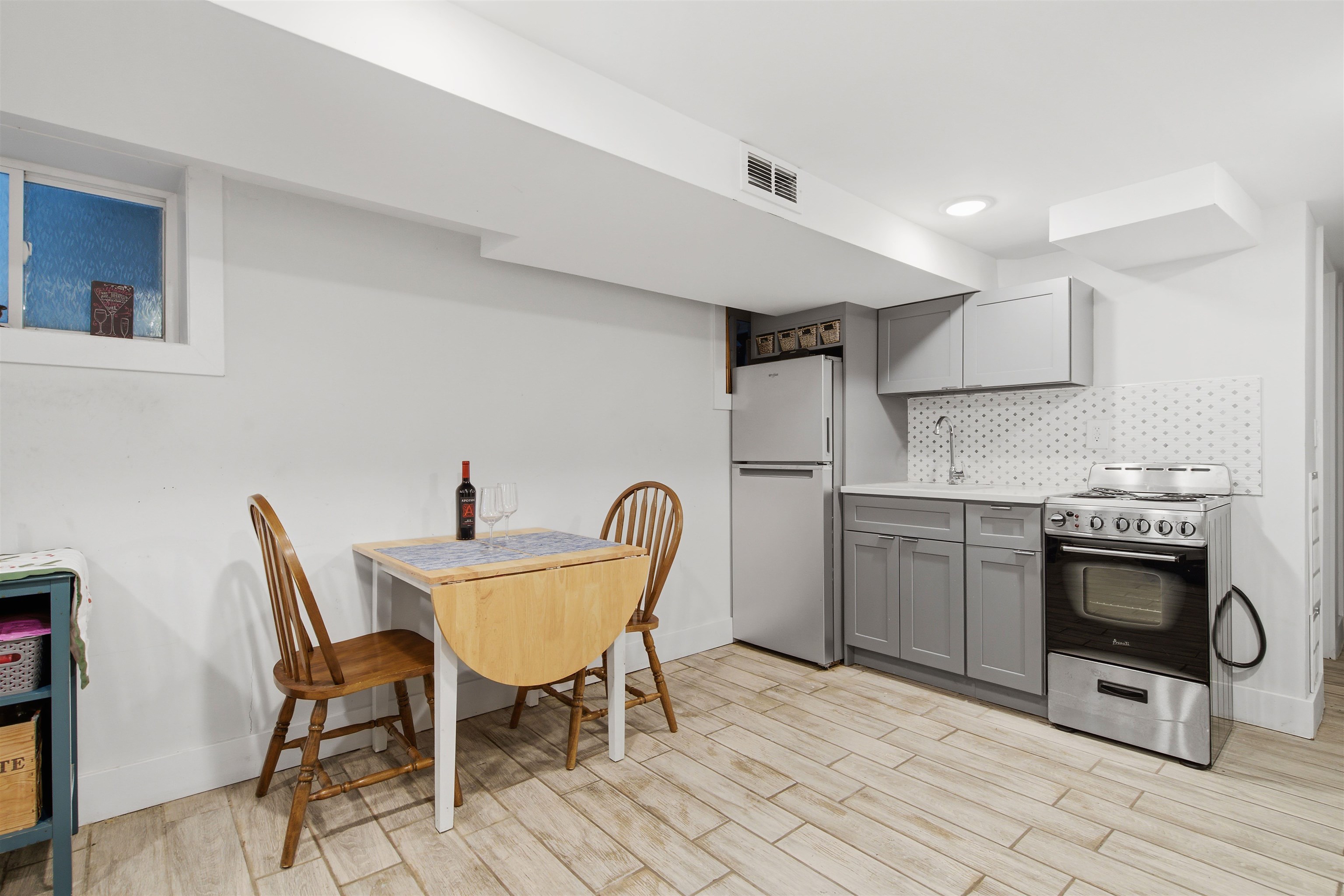 684 SUMMIT AVE Unit: A1