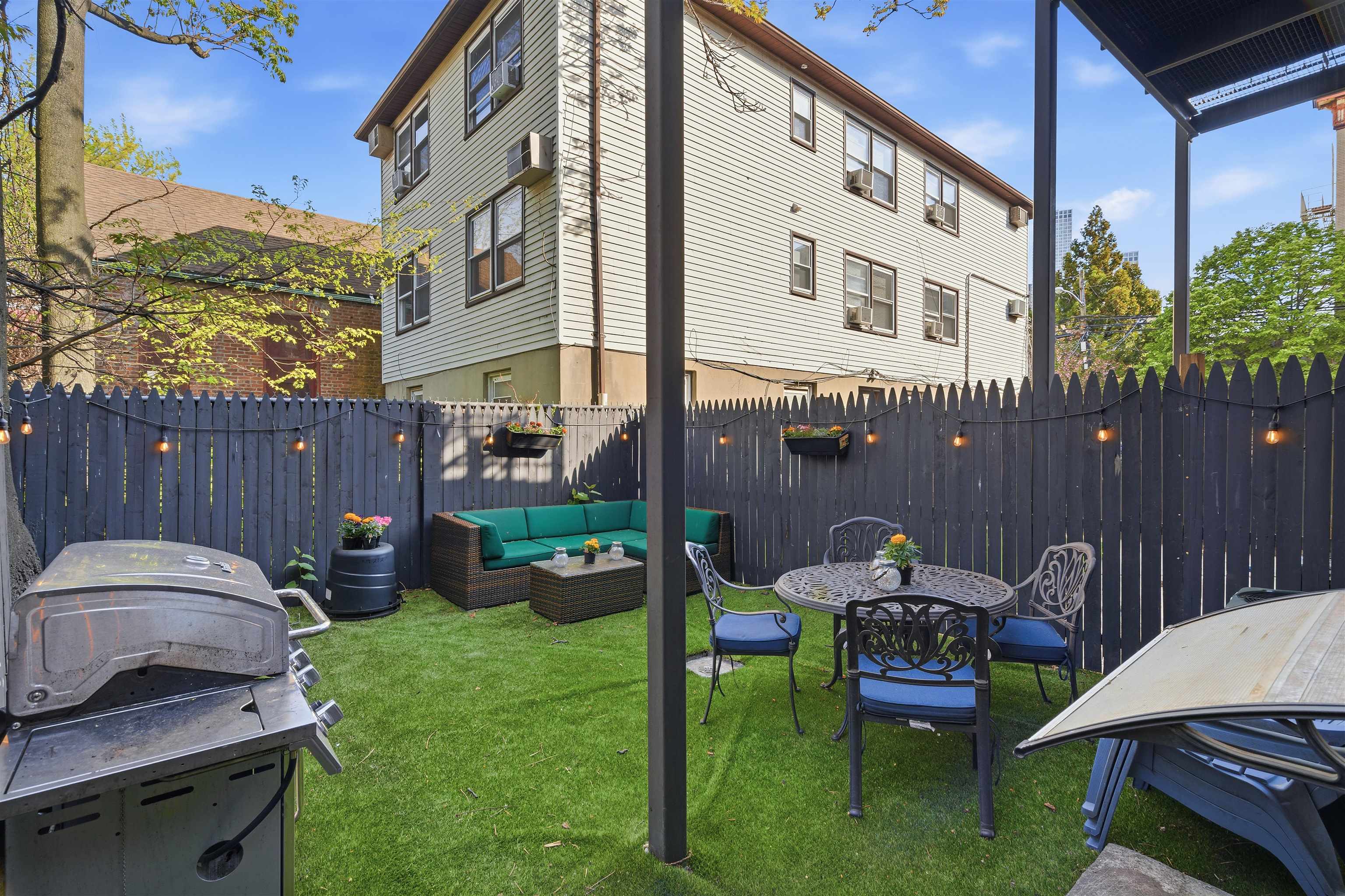 684 SUMMIT AVE Unit: A1