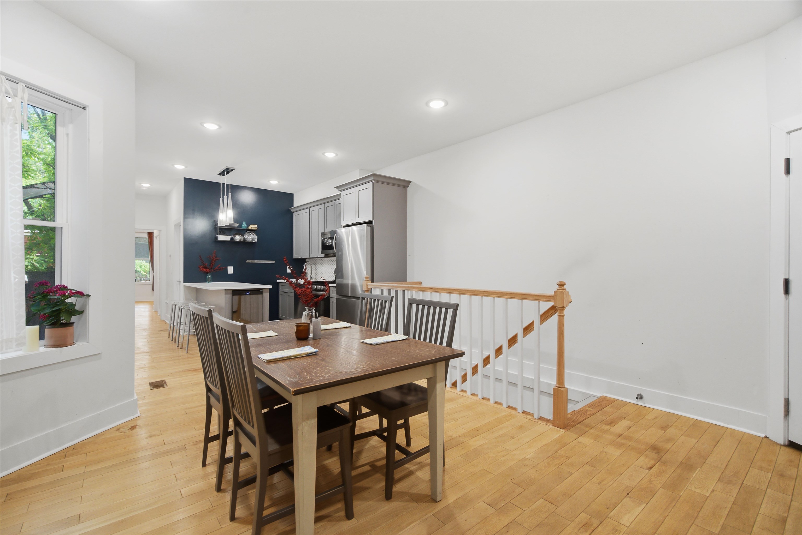 684 SUMMIT AVE Unit: A1