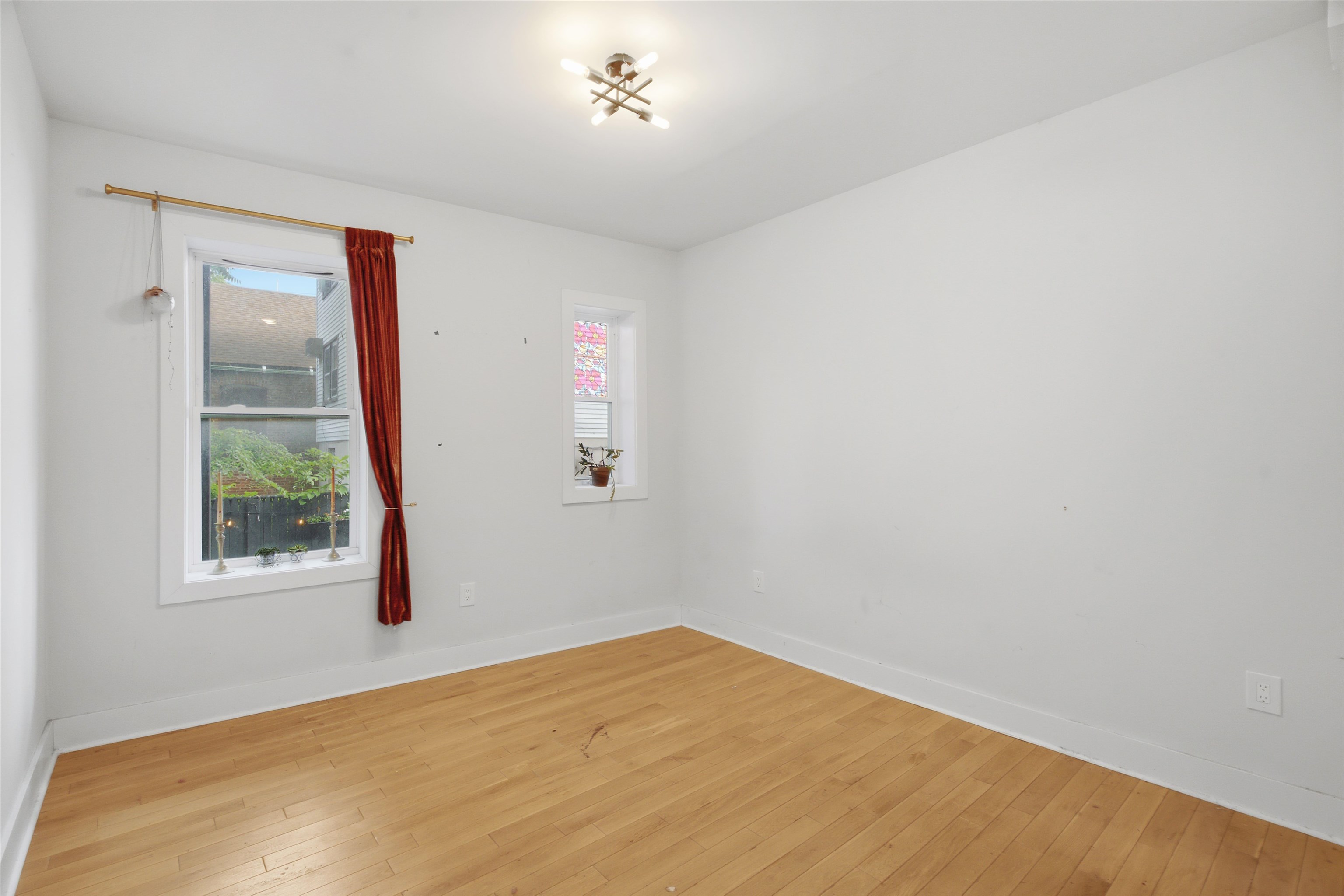 684 SUMMIT AVE Unit: A1