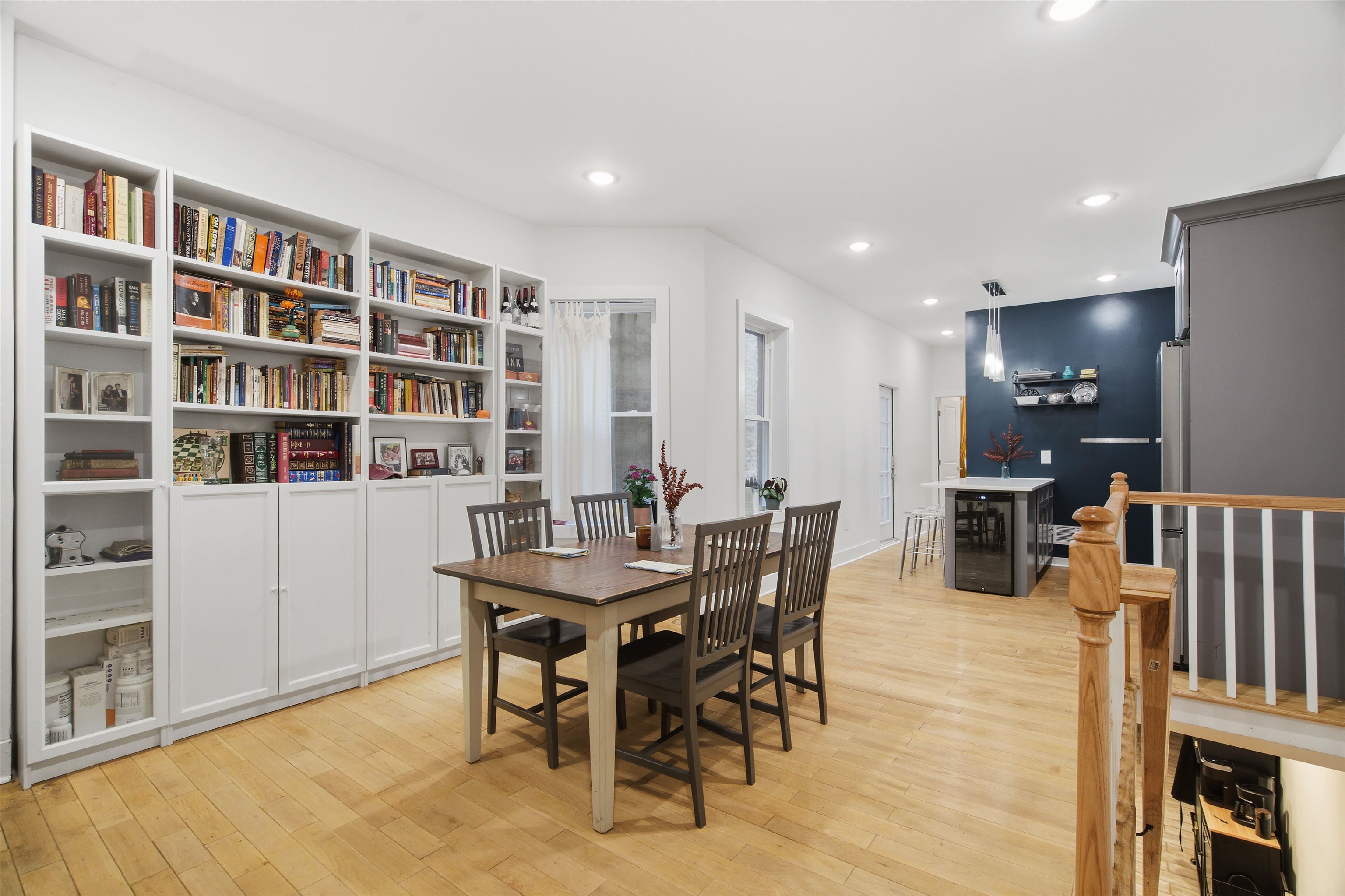 684 SUMMIT AVE Unit: A1