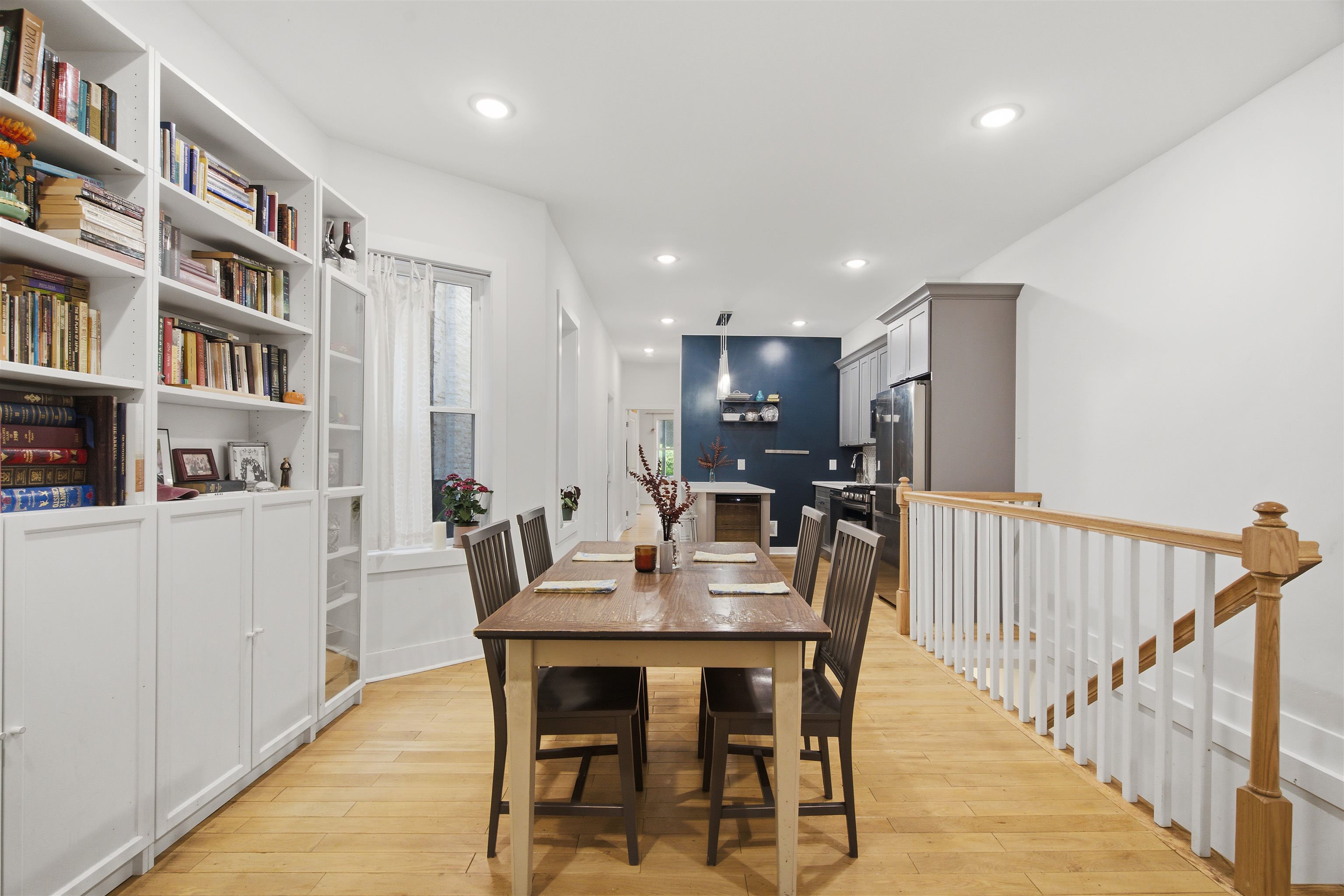 684 SUMMIT AVE Unit: A1