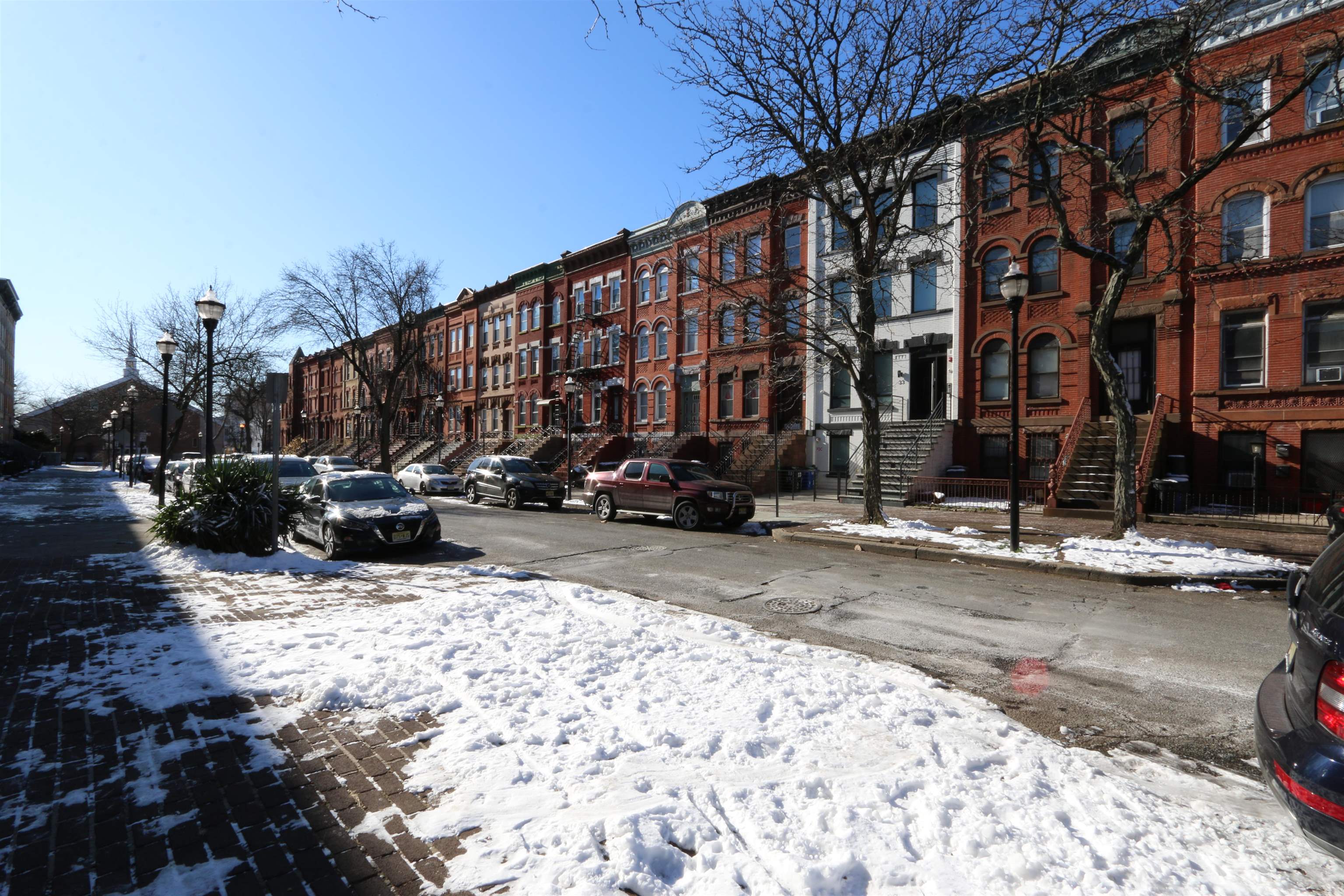 27 CLINTON AVE Unit: 1