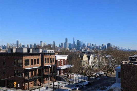 27 CLINTON AVE Unit: 1