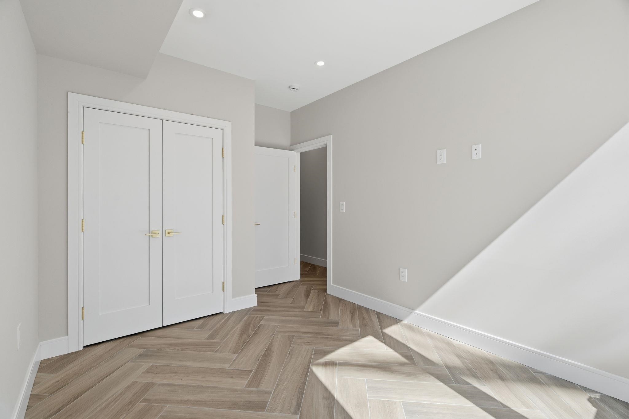 27 CLINTON AVE Unit: 1