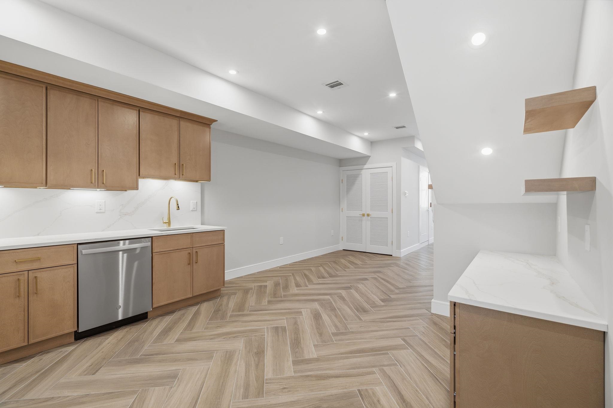 27 CLINTON AVE Unit: 1