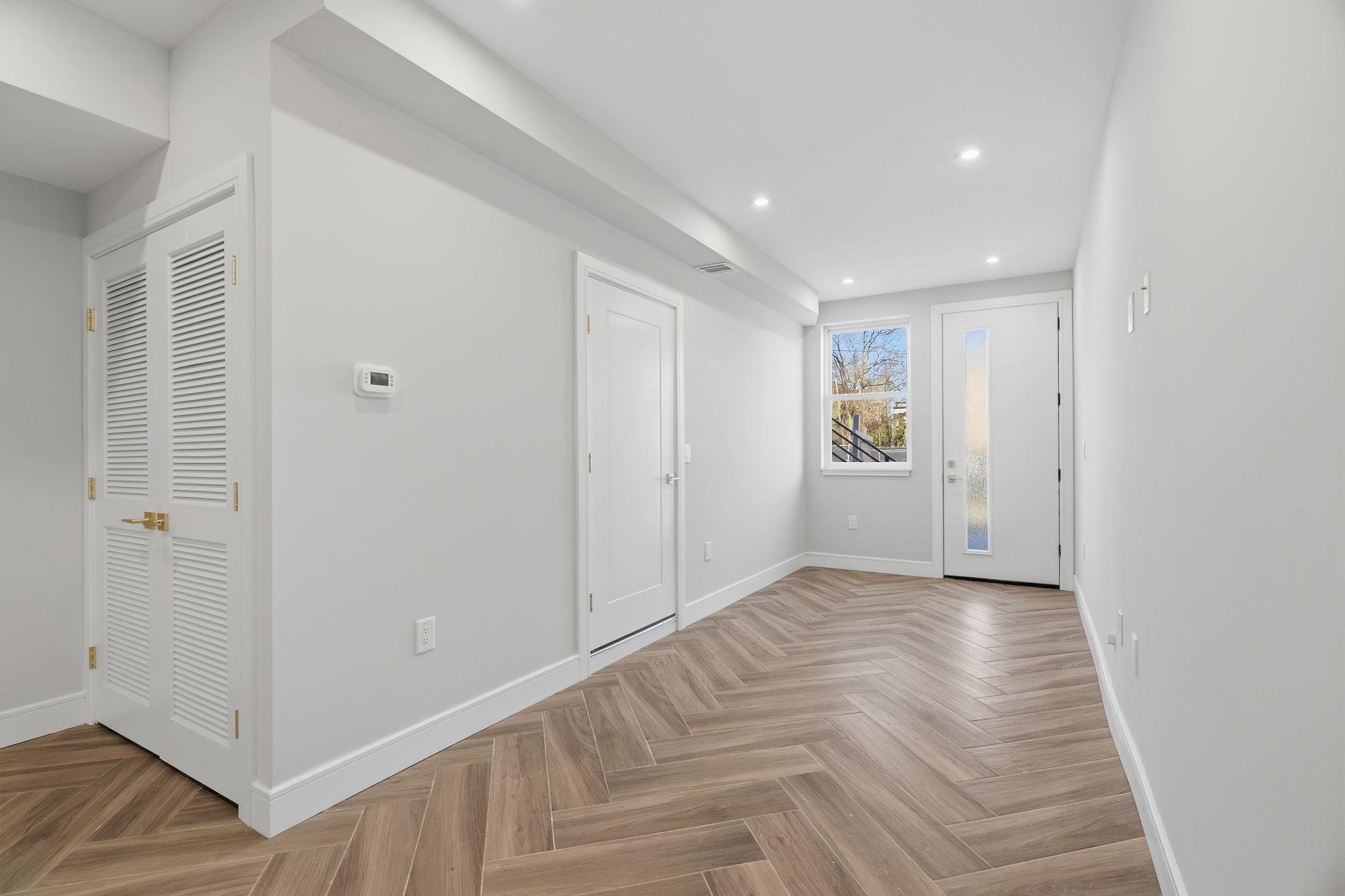 27 CLINTON AVE Unit: 1