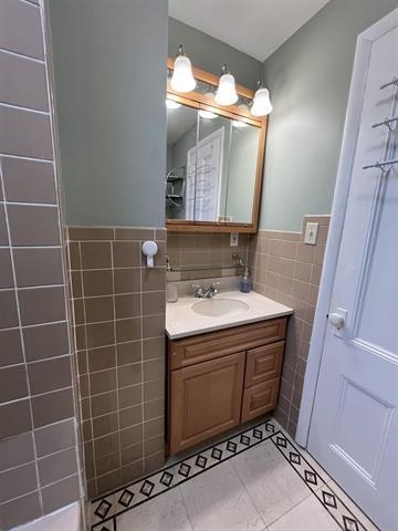 53 HUDSON PL Unit: 3