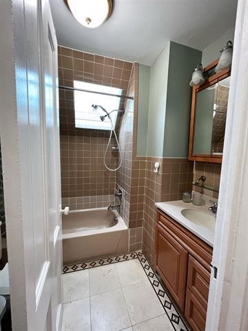 53 HUDSON PL Unit: 3