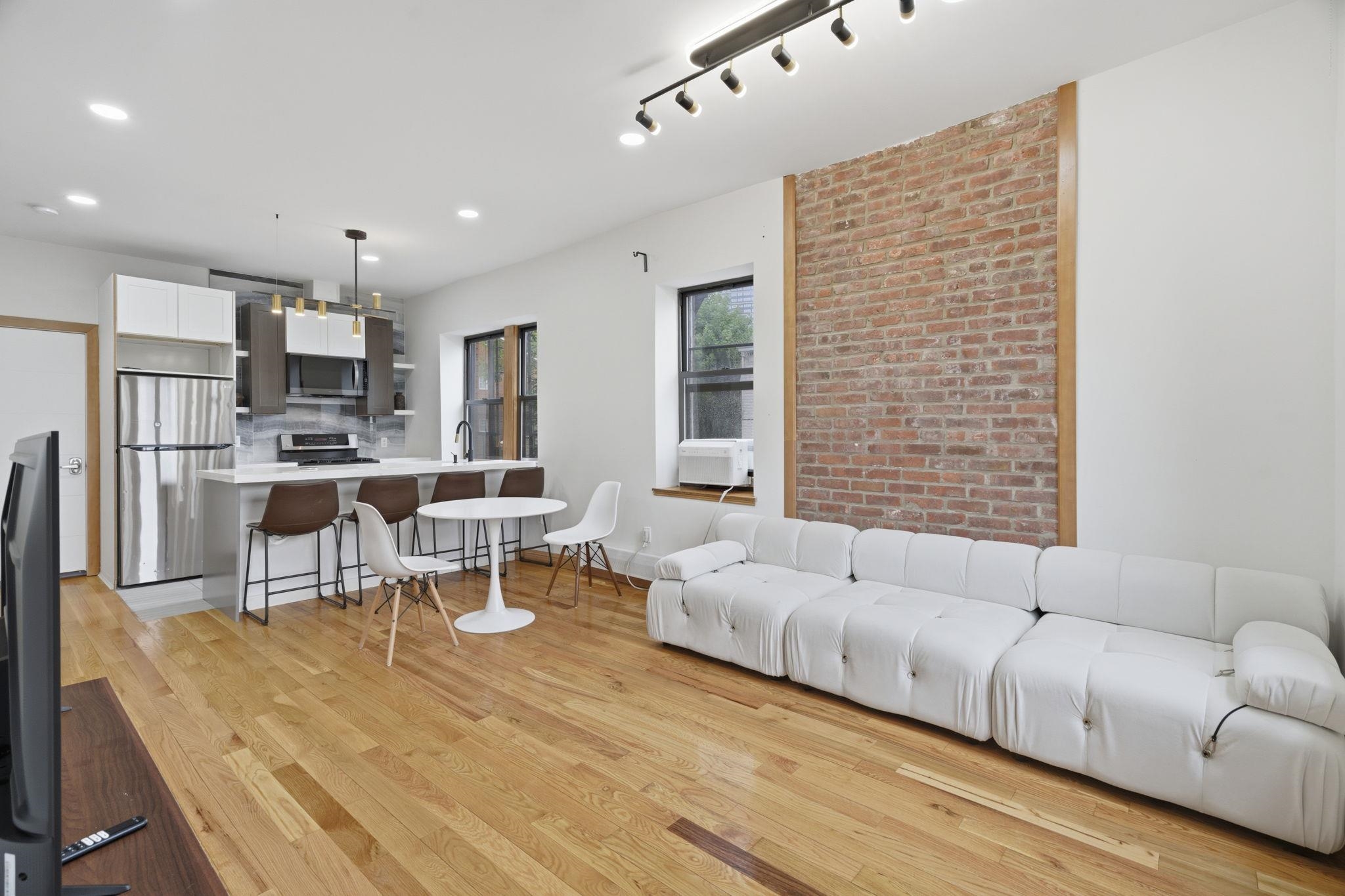 25 HIGH ST Unit: 3