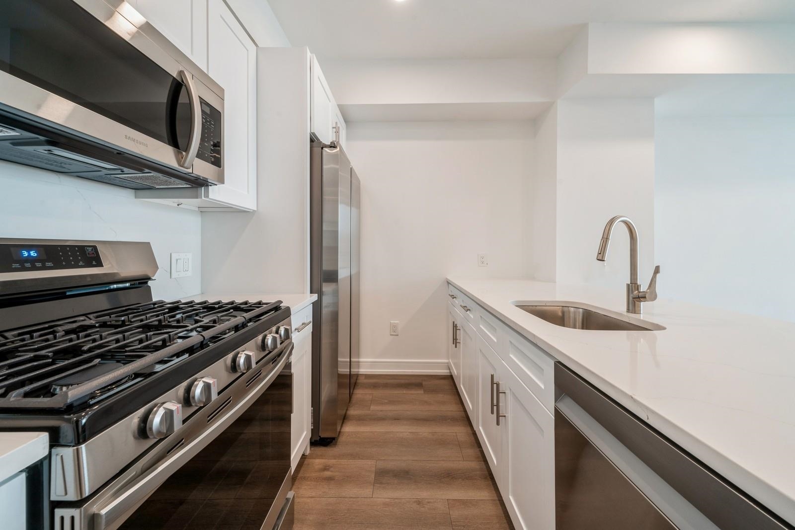 32 JONES ST Unit: 403