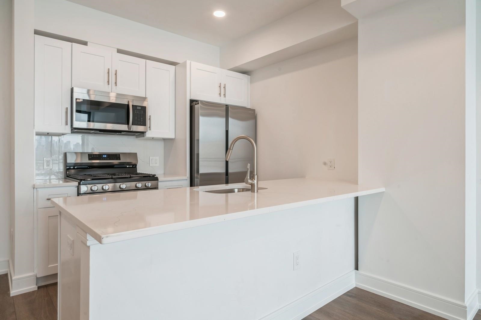 32 JONES ST Unit: 403