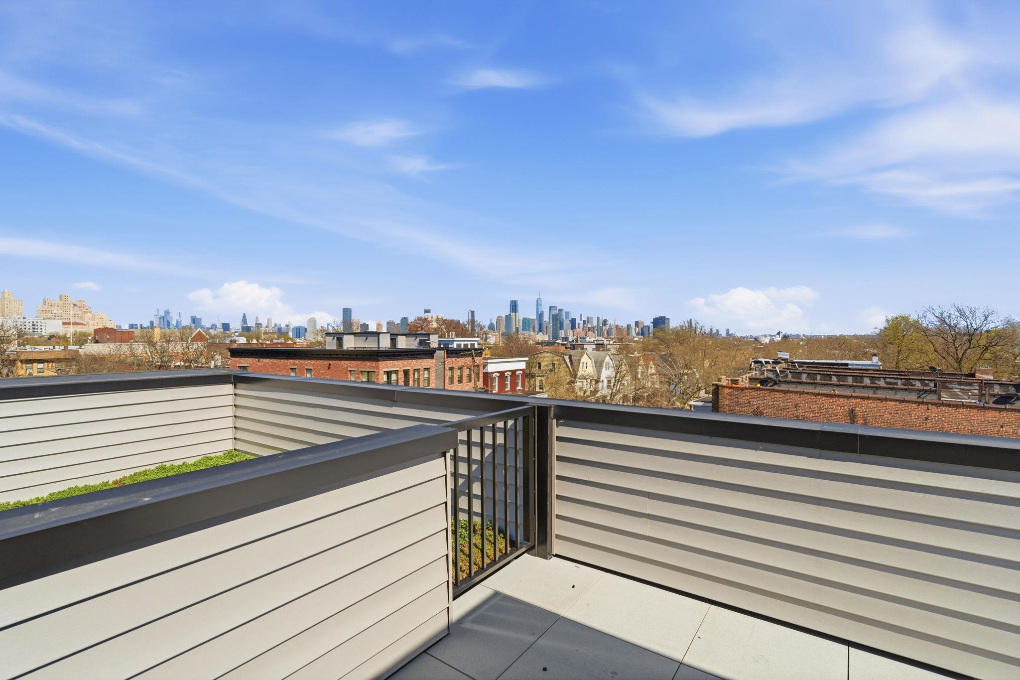 27 CLINTON AVE Unit: 2
