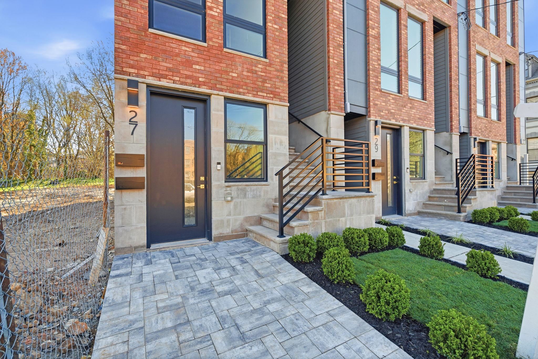 27 CLINTON AVE Unit: 2