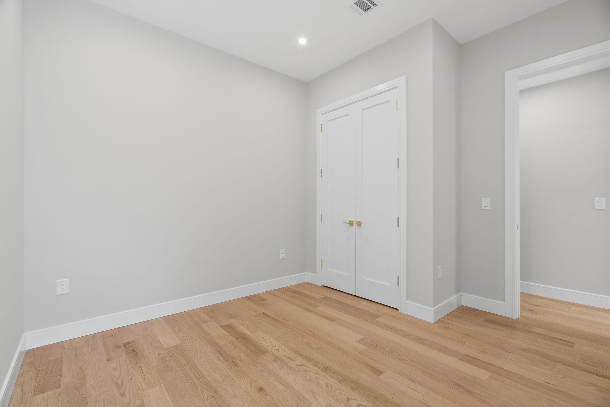 27 CLINTON AVE Unit: 2