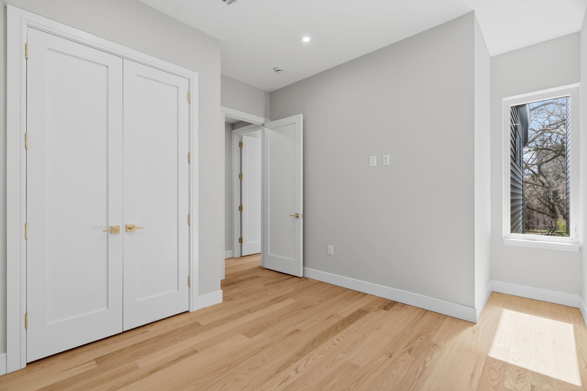 27 CLINTON AVE Unit: 2