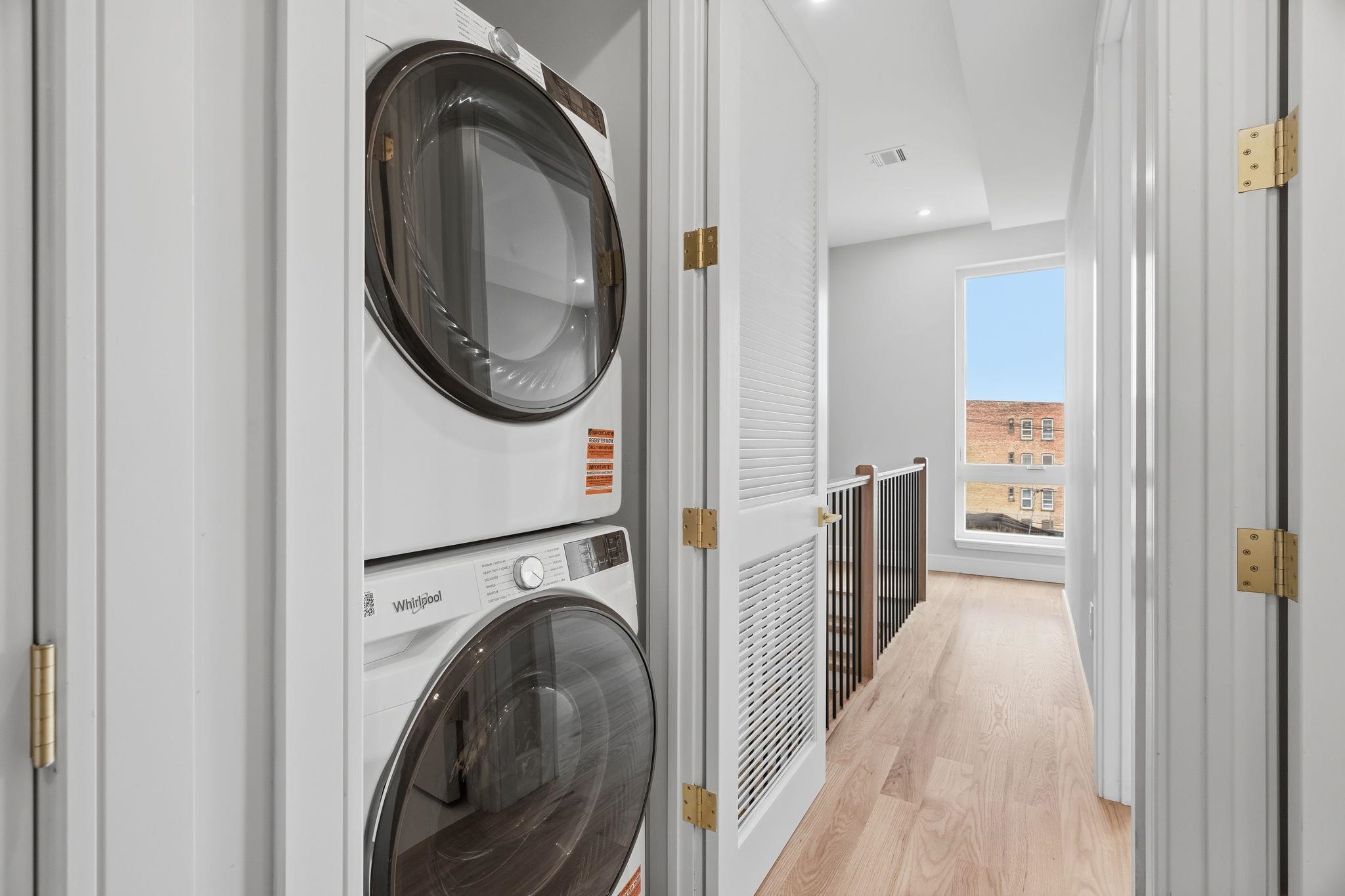 27 CLINTON AVE Unit: 2